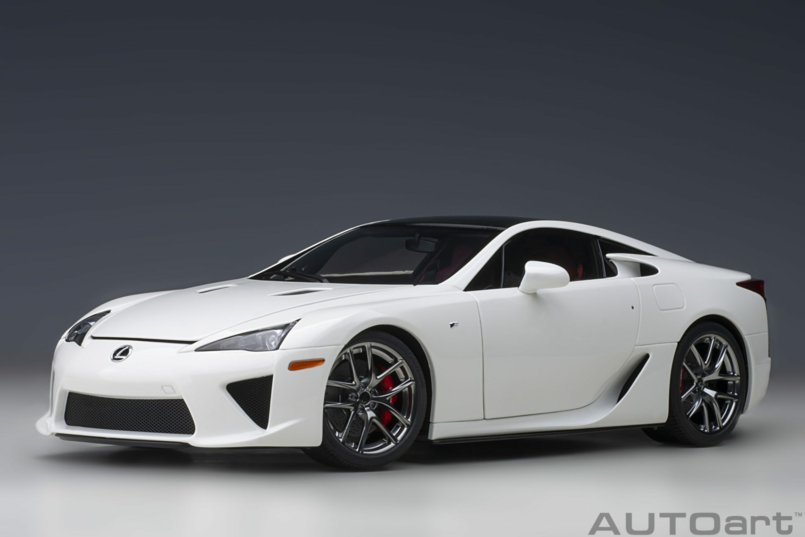 1/18 AUTOART Lexus LFA (Whitest White/Carbon) (78851)