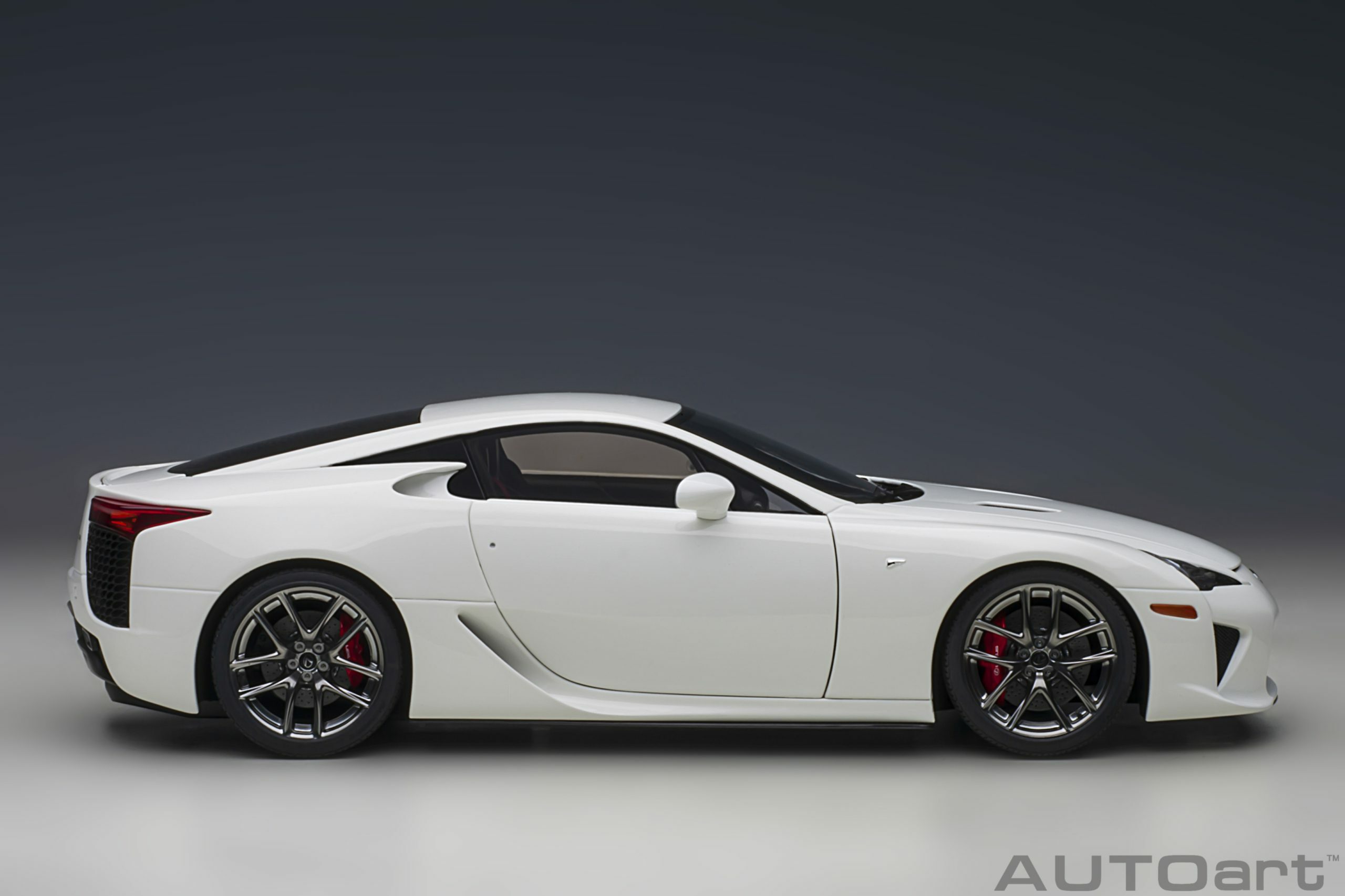 1/18 AUTOART Lexus LFA (Whitest White) (78850)