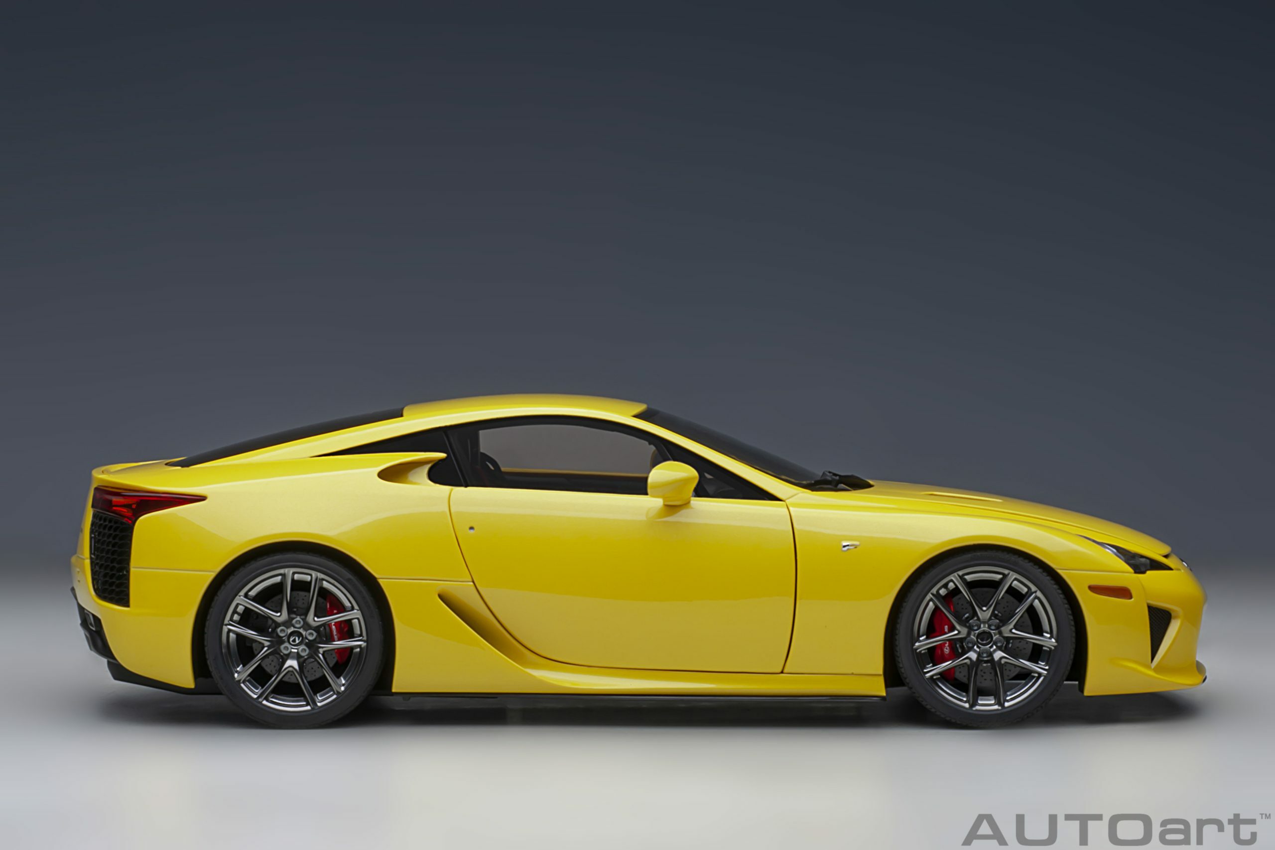 1/18 AUTOART Lexus LFA (Pearl Yellow) (78854)