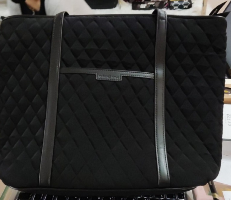 [S] VERA BRADLEY 25095-081 SMALL TRIMMED VERA,CLASSIC BLACK, 886003581438 (SVB23)