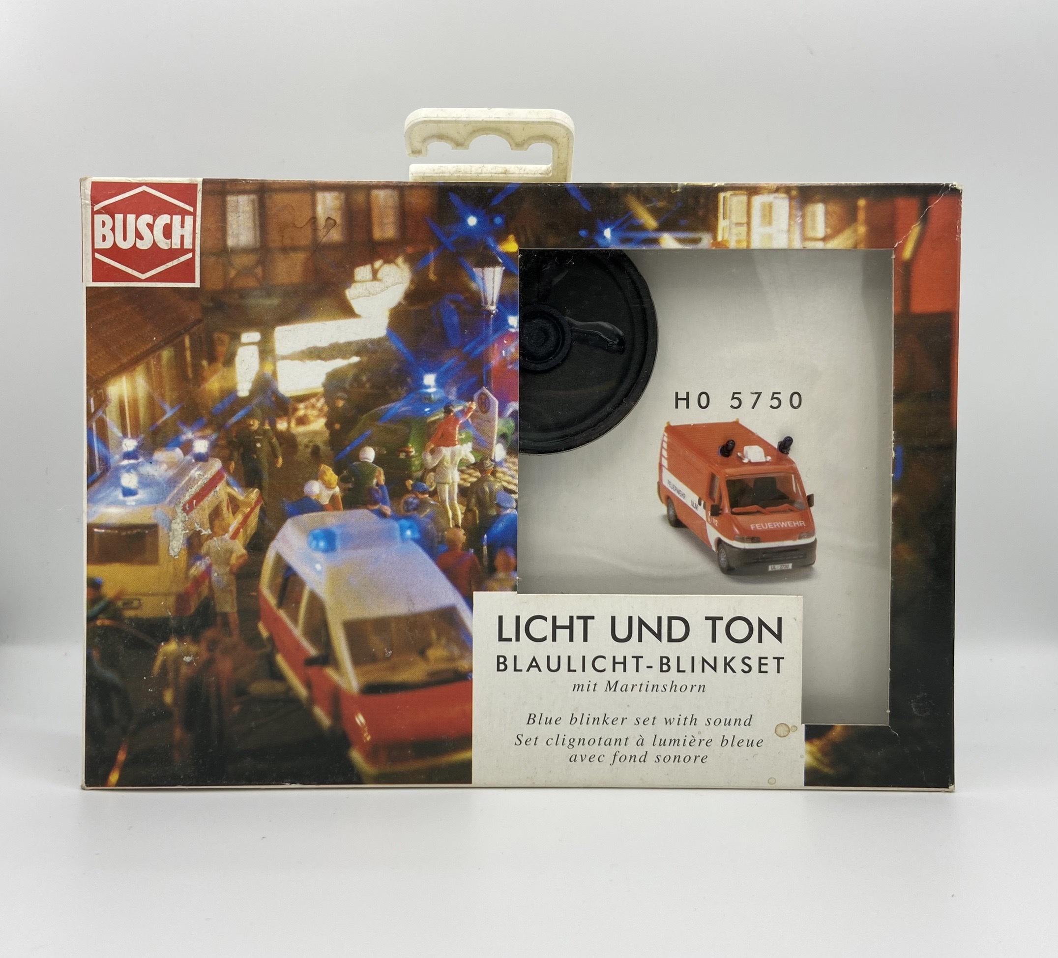 Busch 5750 HO規 消防車 藍色閃燈及音效