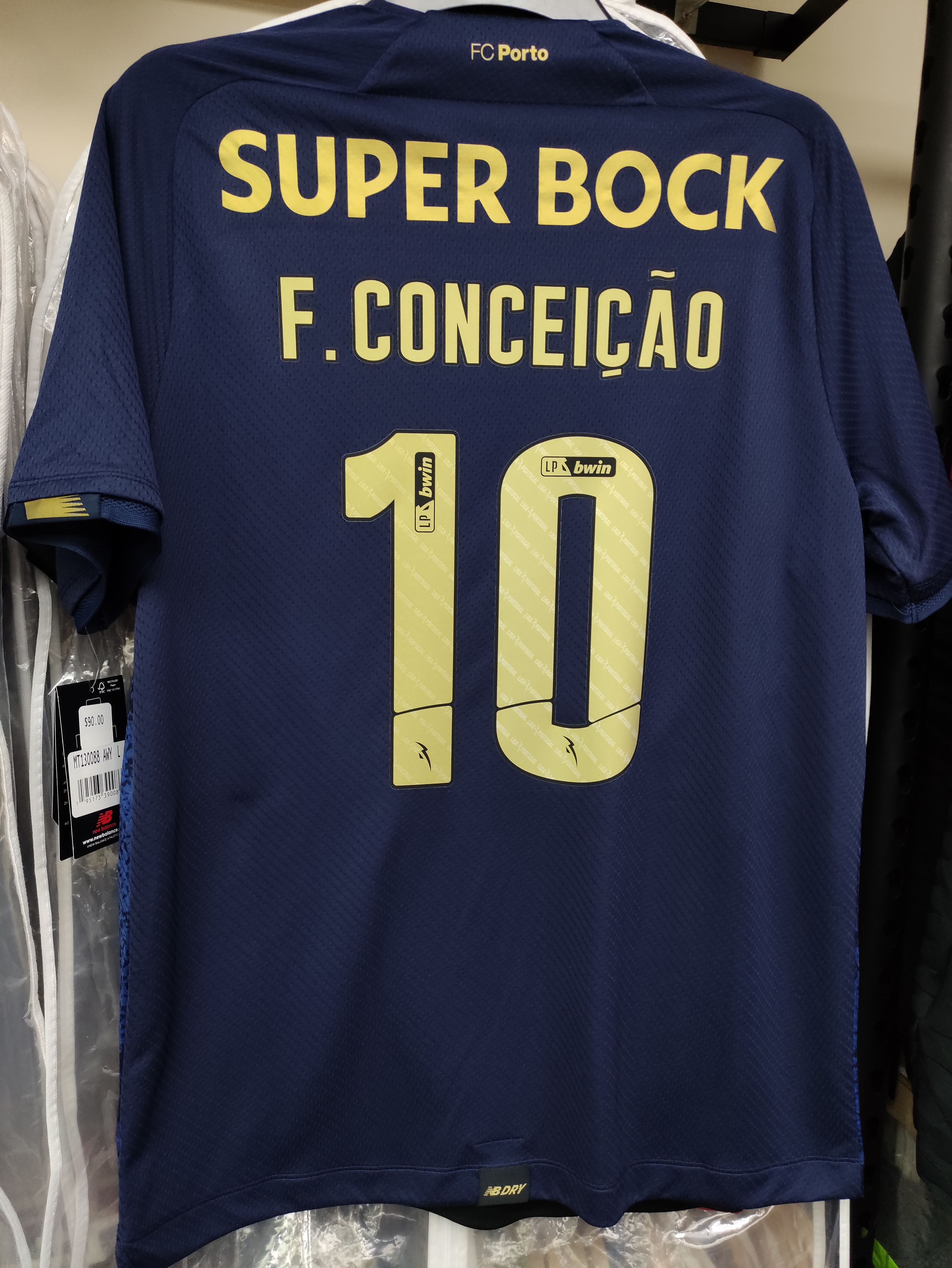 21-22波圖作客球衣