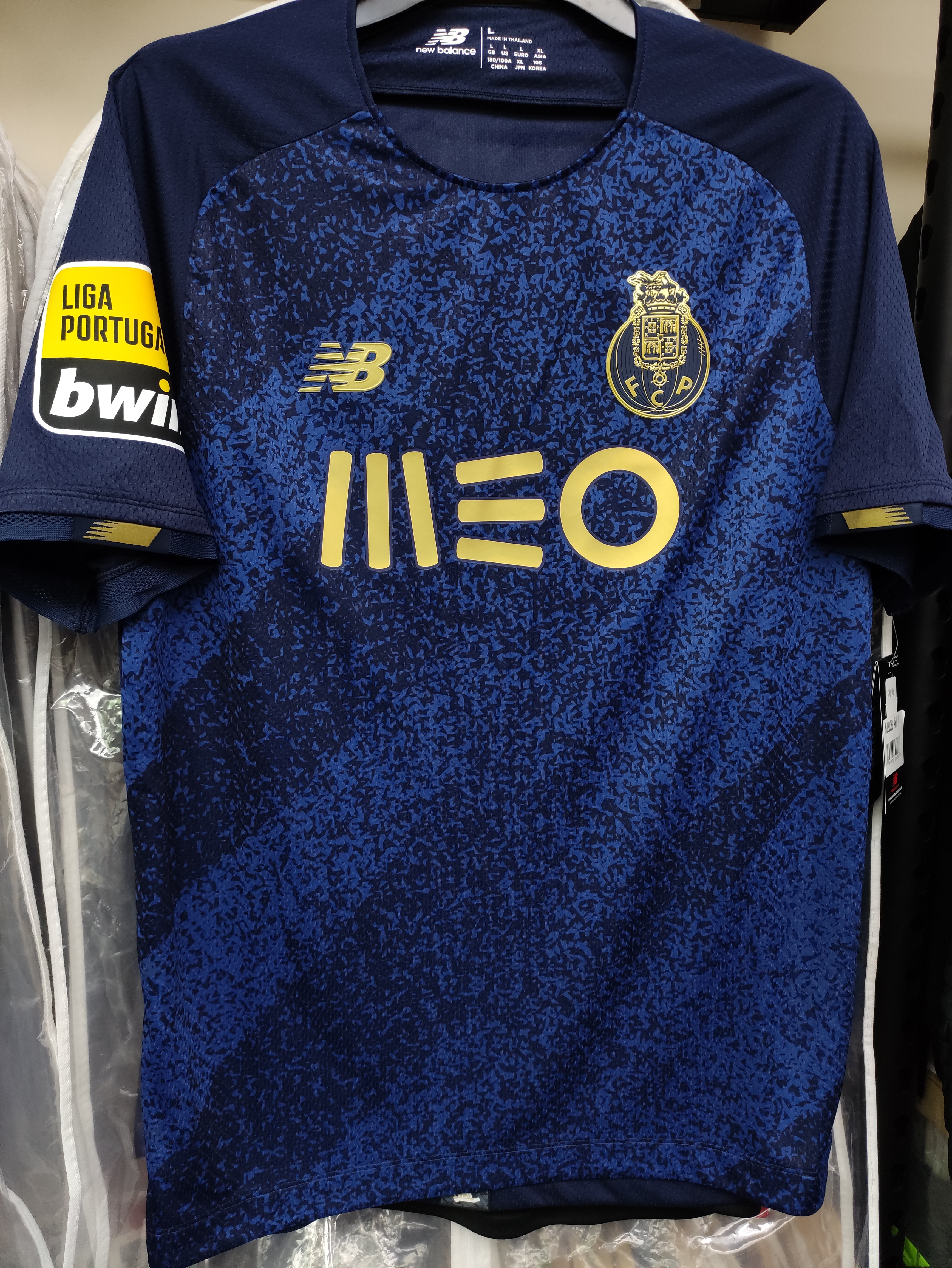 21-22波圖作客球衣