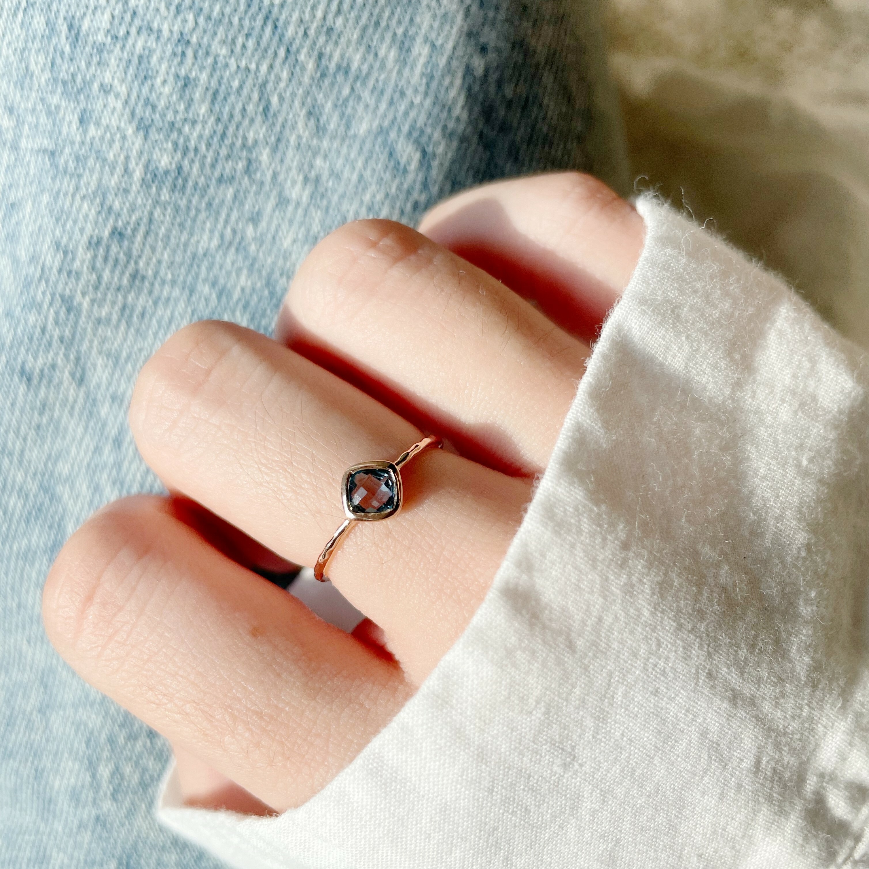 Bazel菱形倫敦托帕石戒指