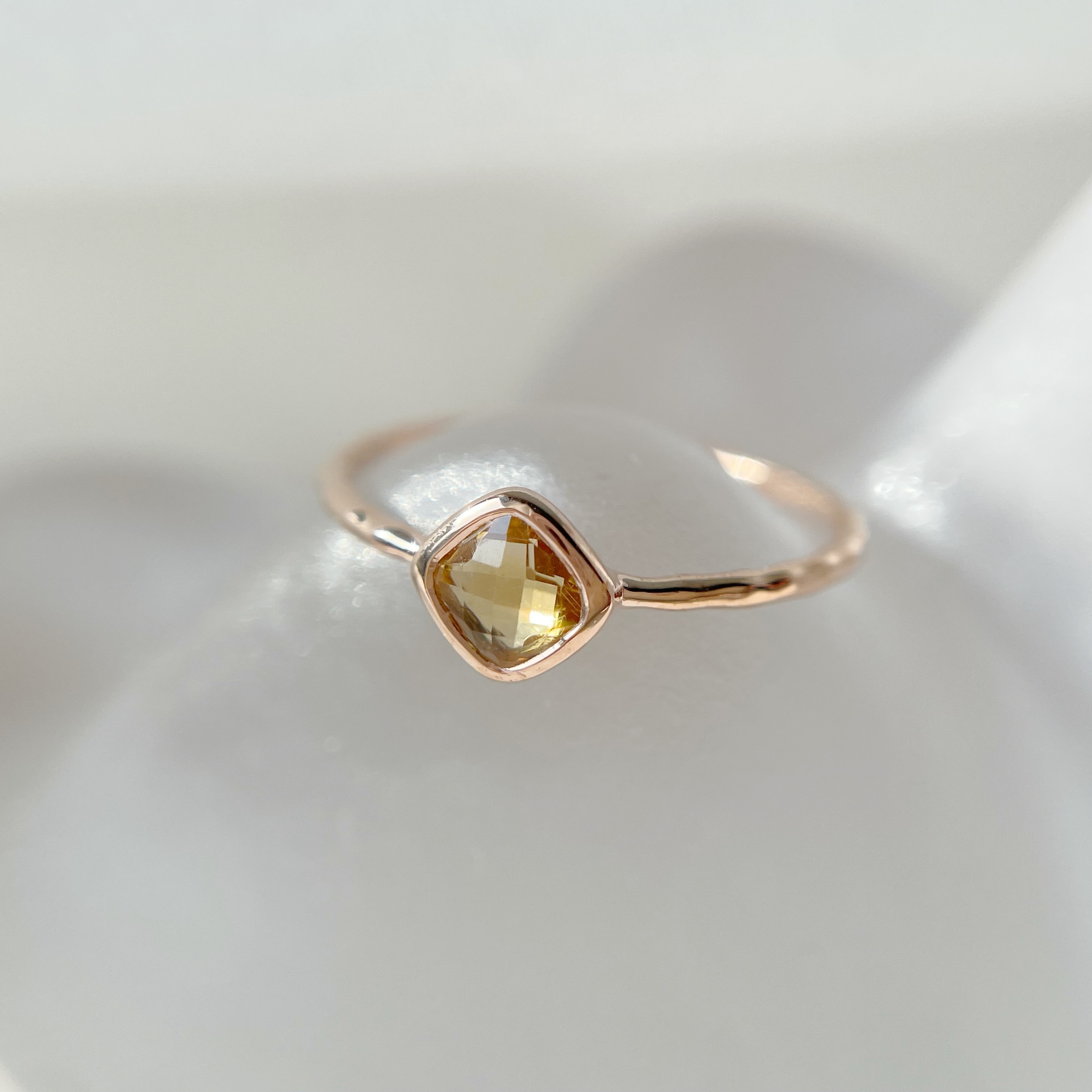 Bazel菱形黃水晶戒指