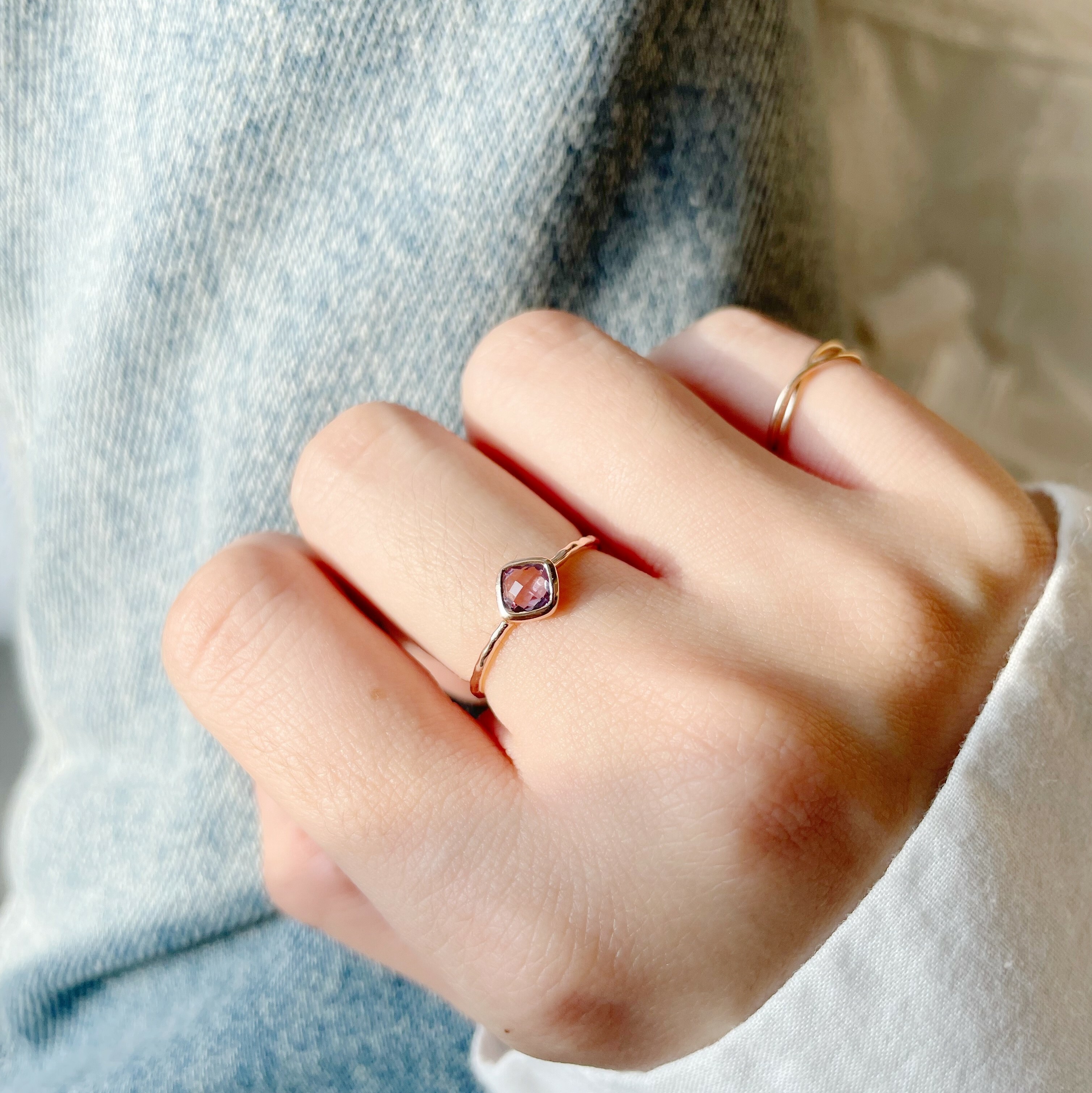 Bazel菱形紫水晶戒指