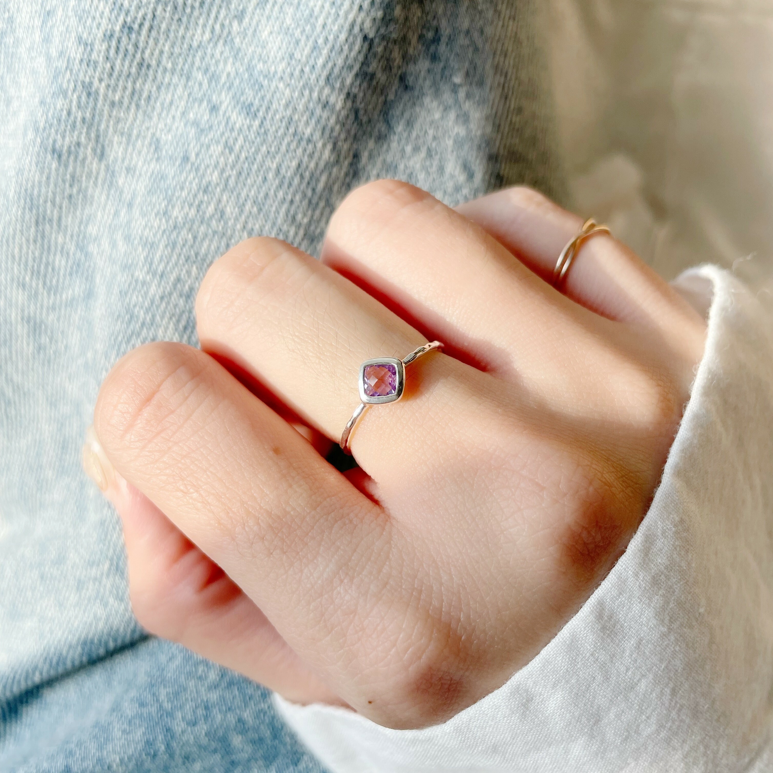 Bazel菱形紫水晶戒指