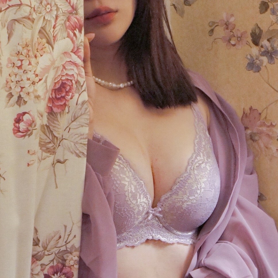 微甜輕吻。優雅的節奏。依峮分享-小胸低脊心軟鋼圈內衣 A.B.C罩