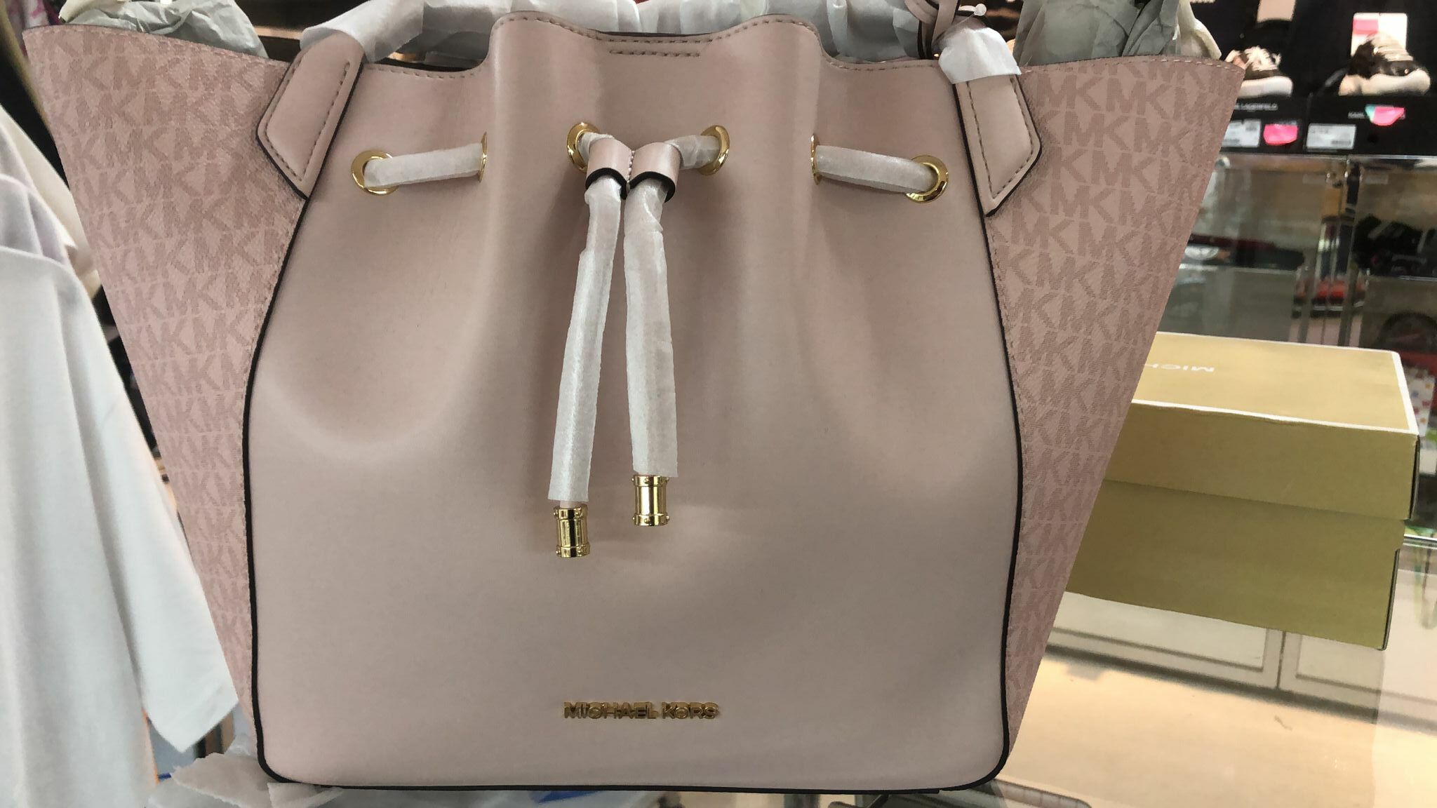[S] MICHAEL KORS PHOEBE SIGNATURE LG DRAWSTRING BUCKET GRAB BAG, DK PWDR BLSH, 196163095875 (SMK48)