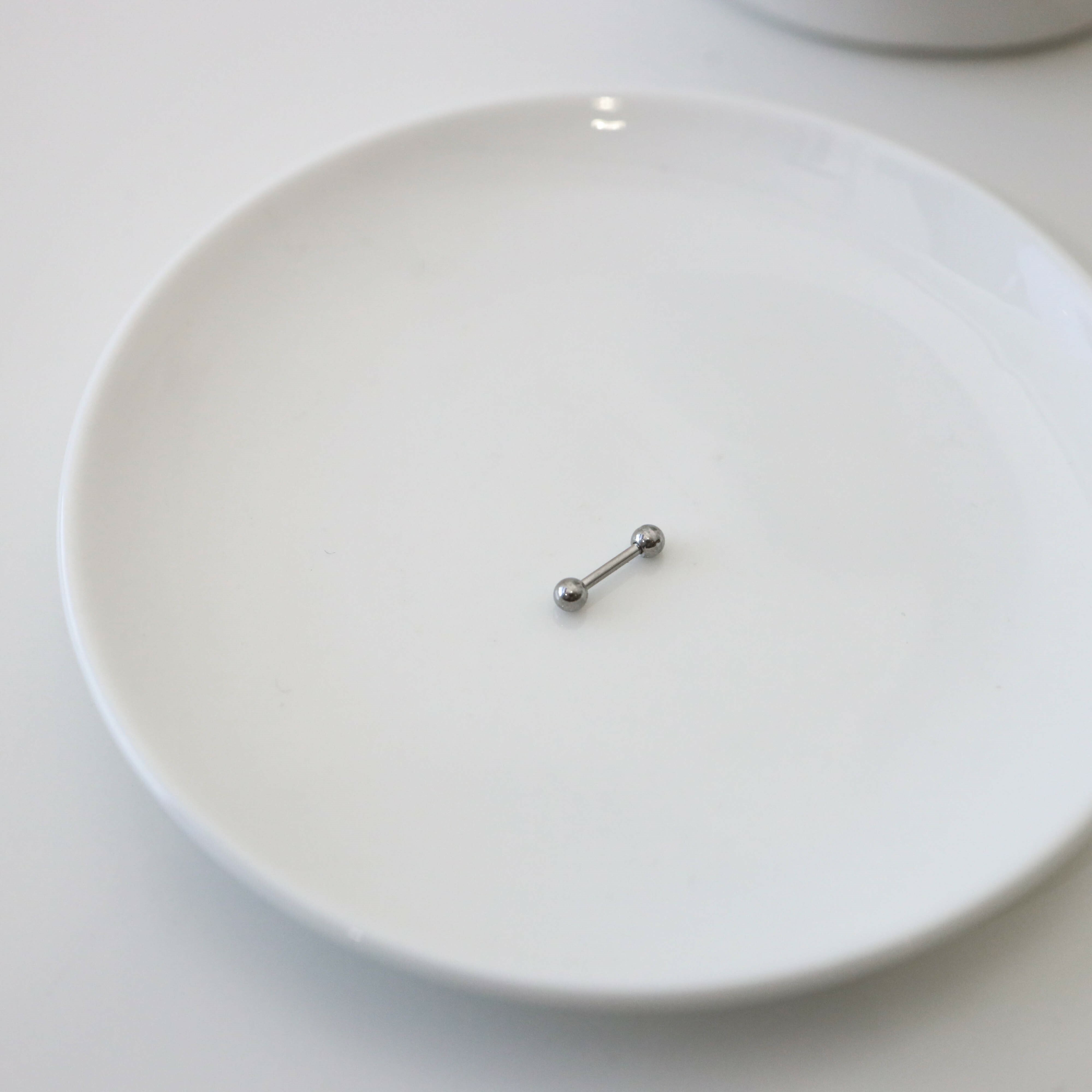 不怕水兩色簡約珠珠耳針式鎖珠耳環（單個販售）