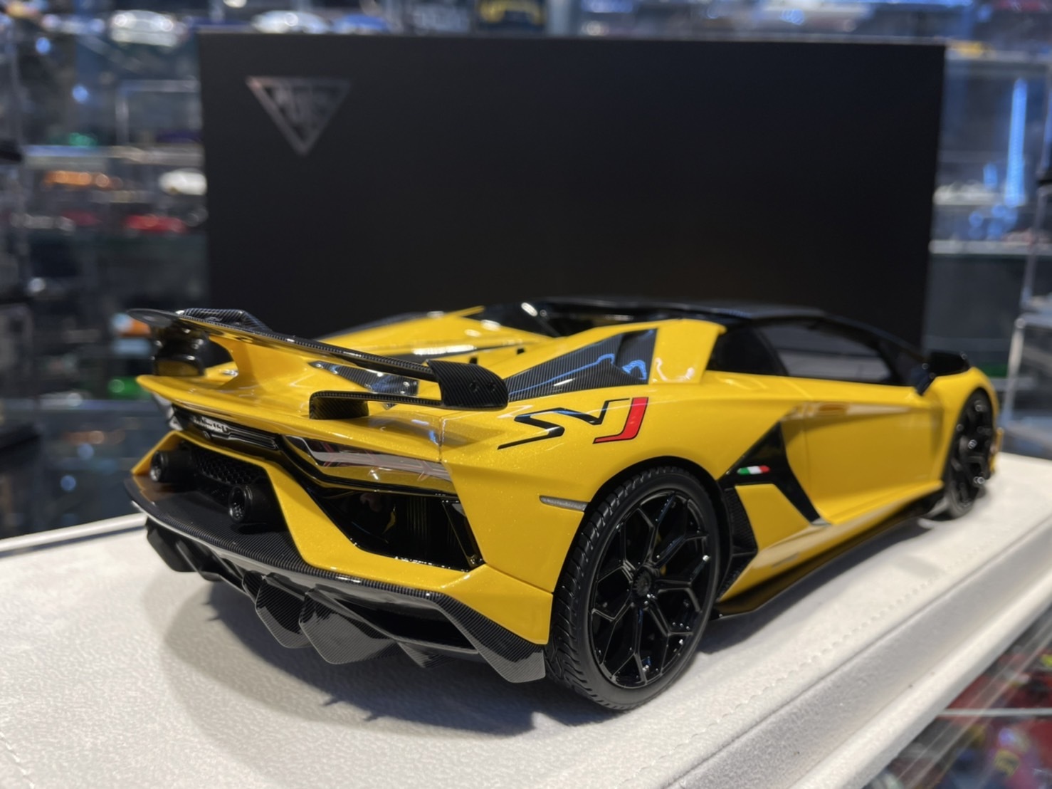 MakeUp EML029D Lamborghini Aventador SVJ Roadster 1/18