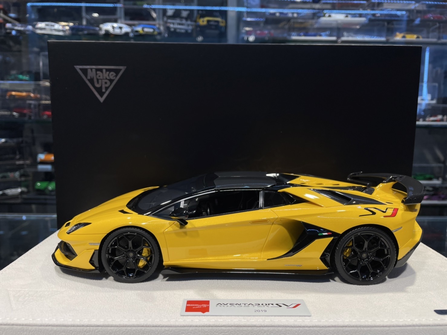 MakeUp EML029D Lamborghini Aventador SVJ Roadster 1/18