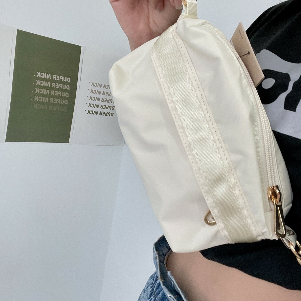 NIKE 米色 緞面 側背 小包