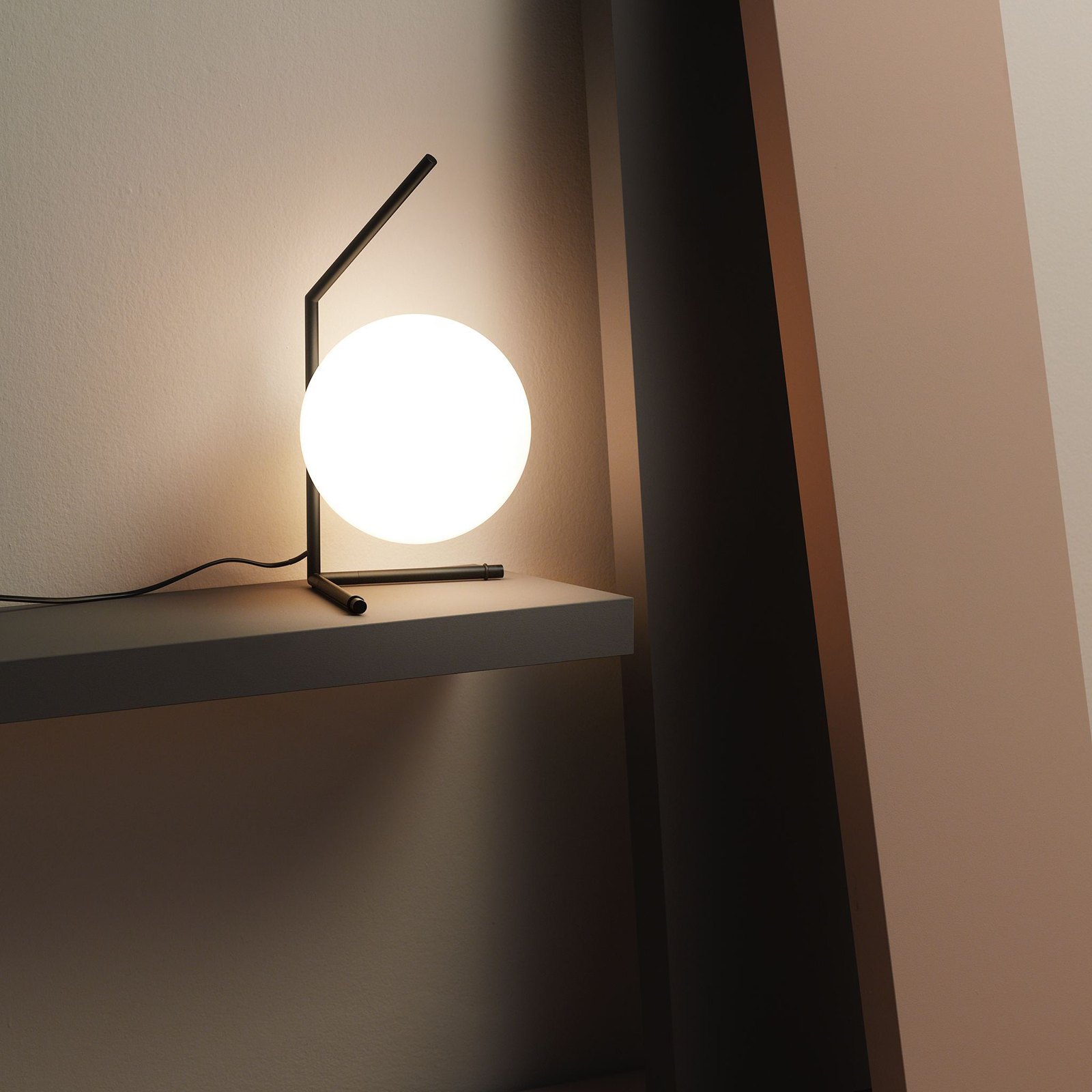 Flos IC Lights T1 Table Lamp in Low 20cm 恆星系列桌燈小尺寸- 低版