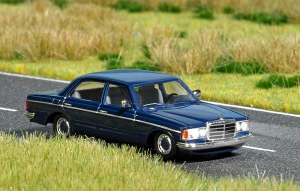 Busch 5661 HO scale Mercedes-Benz W 123