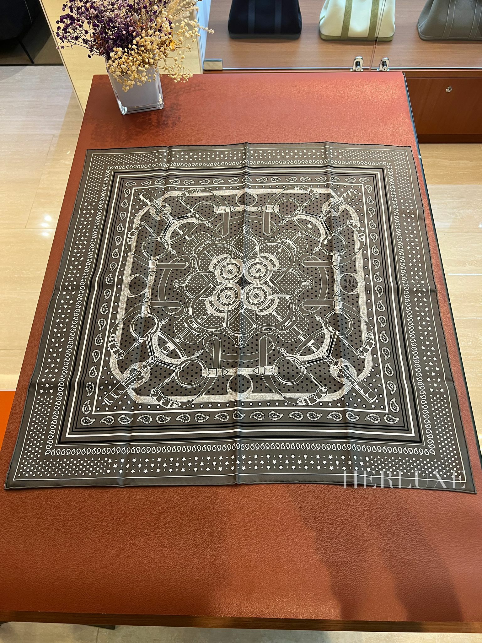 Scarf 100% soie 70 x 70cm