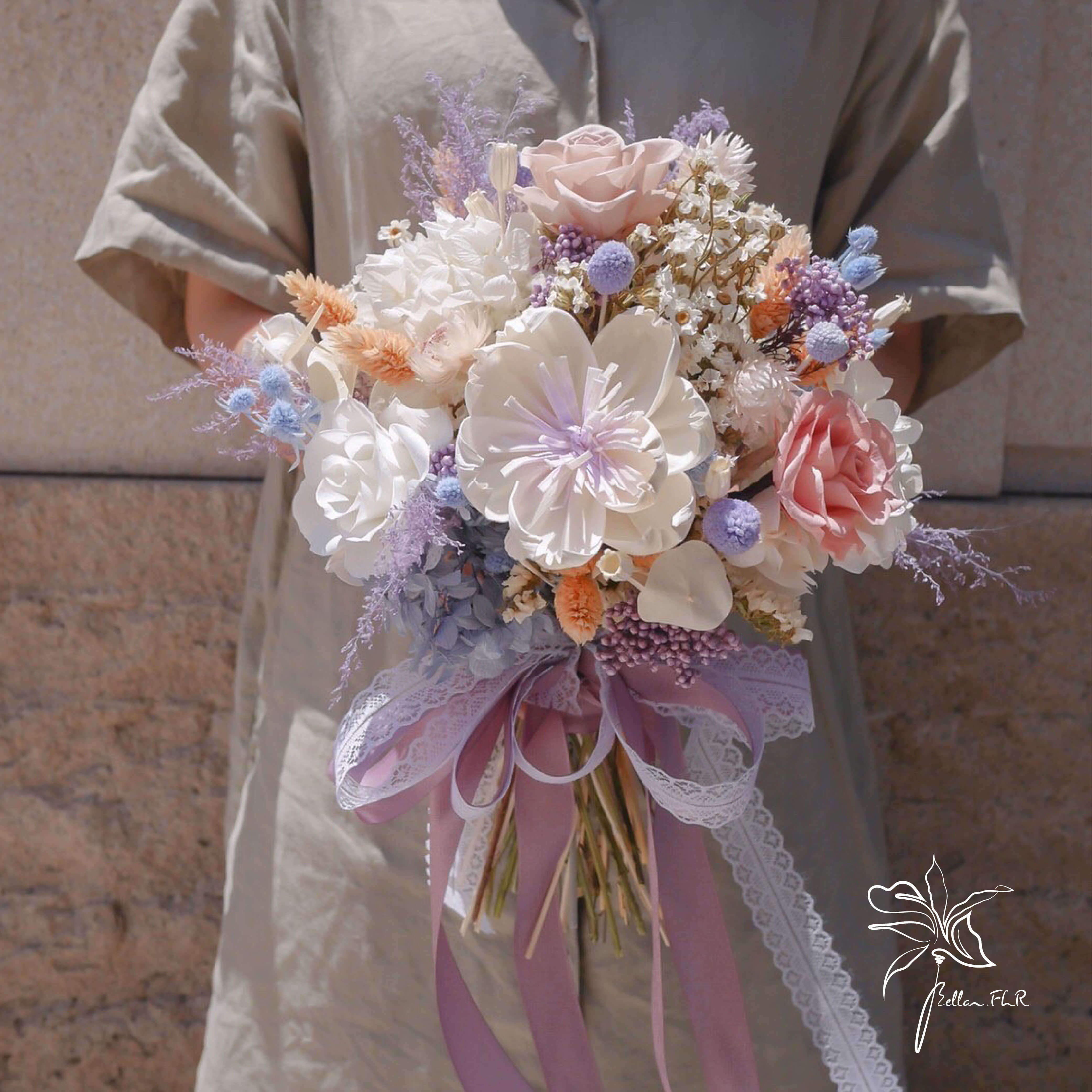 【月下細語】3朵永生主花中型捧花