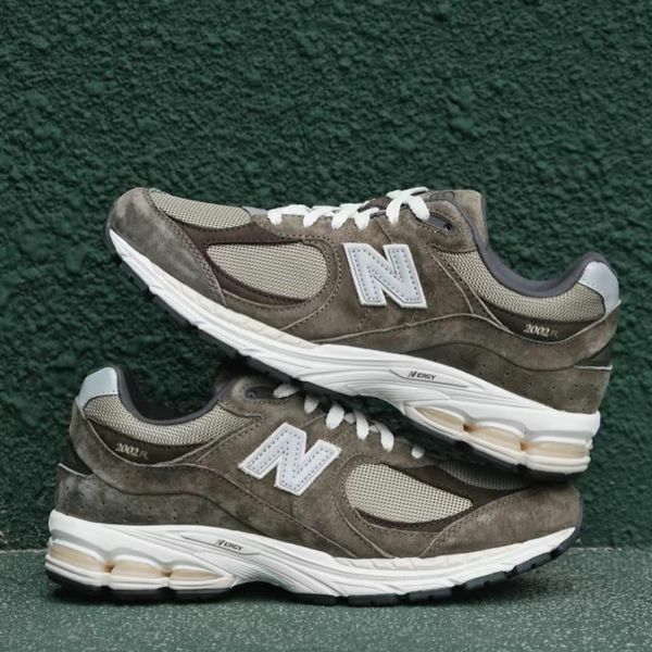 New Balance M2002RHN 軍綠復古休閒鞋