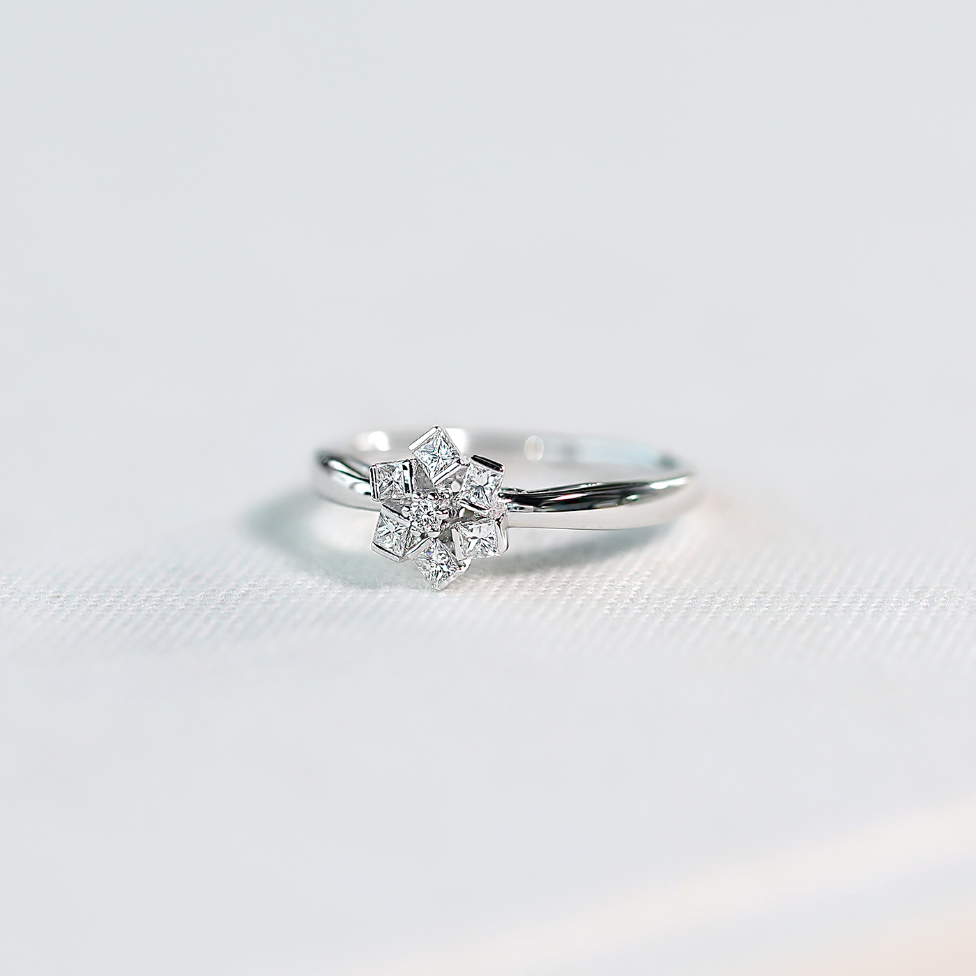 光與雪之夜 — 25分鑽石戒指