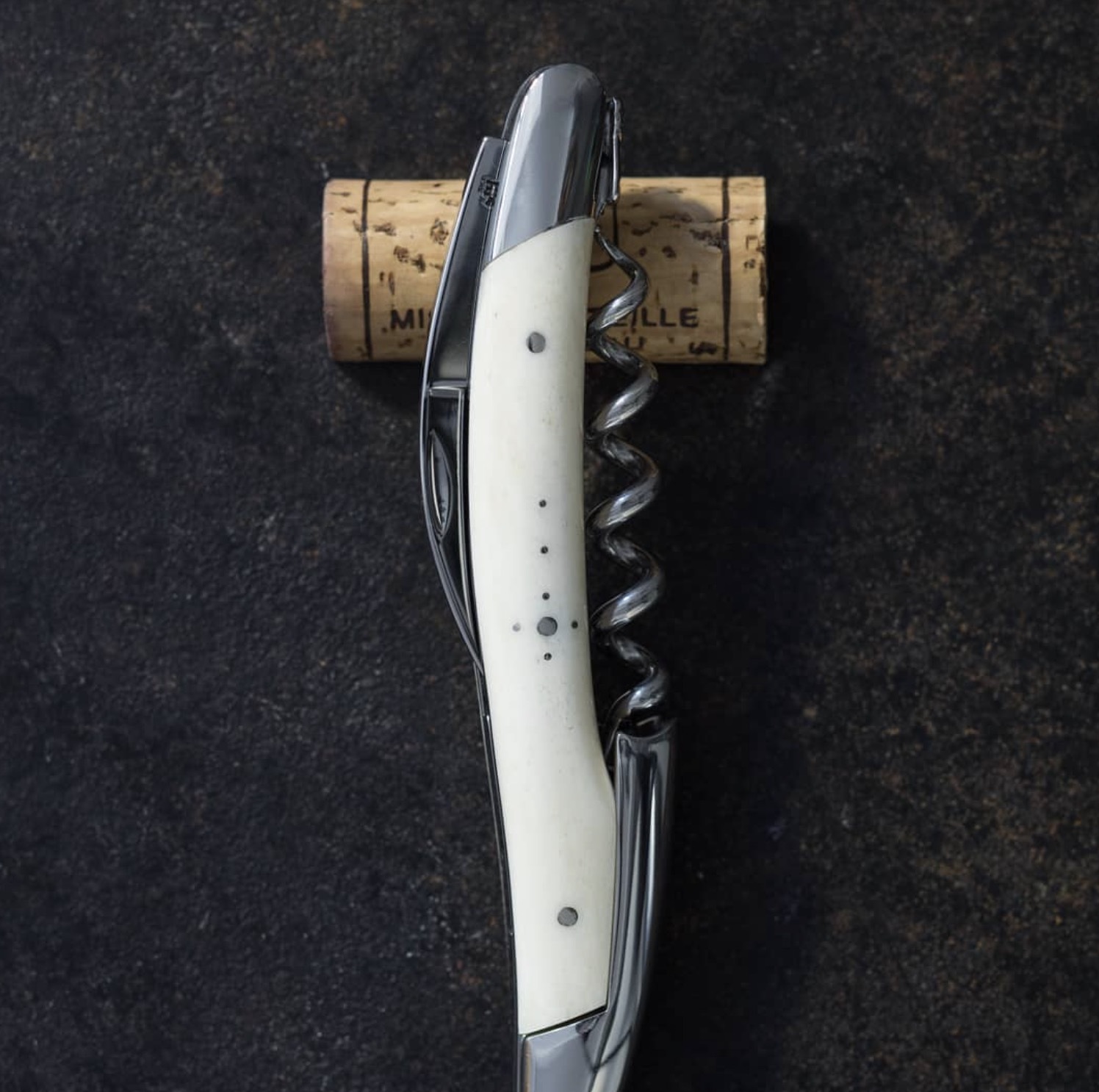 FORGE DE LAGUIOLE | Aubrac產區牛骨刻藤開瓶器