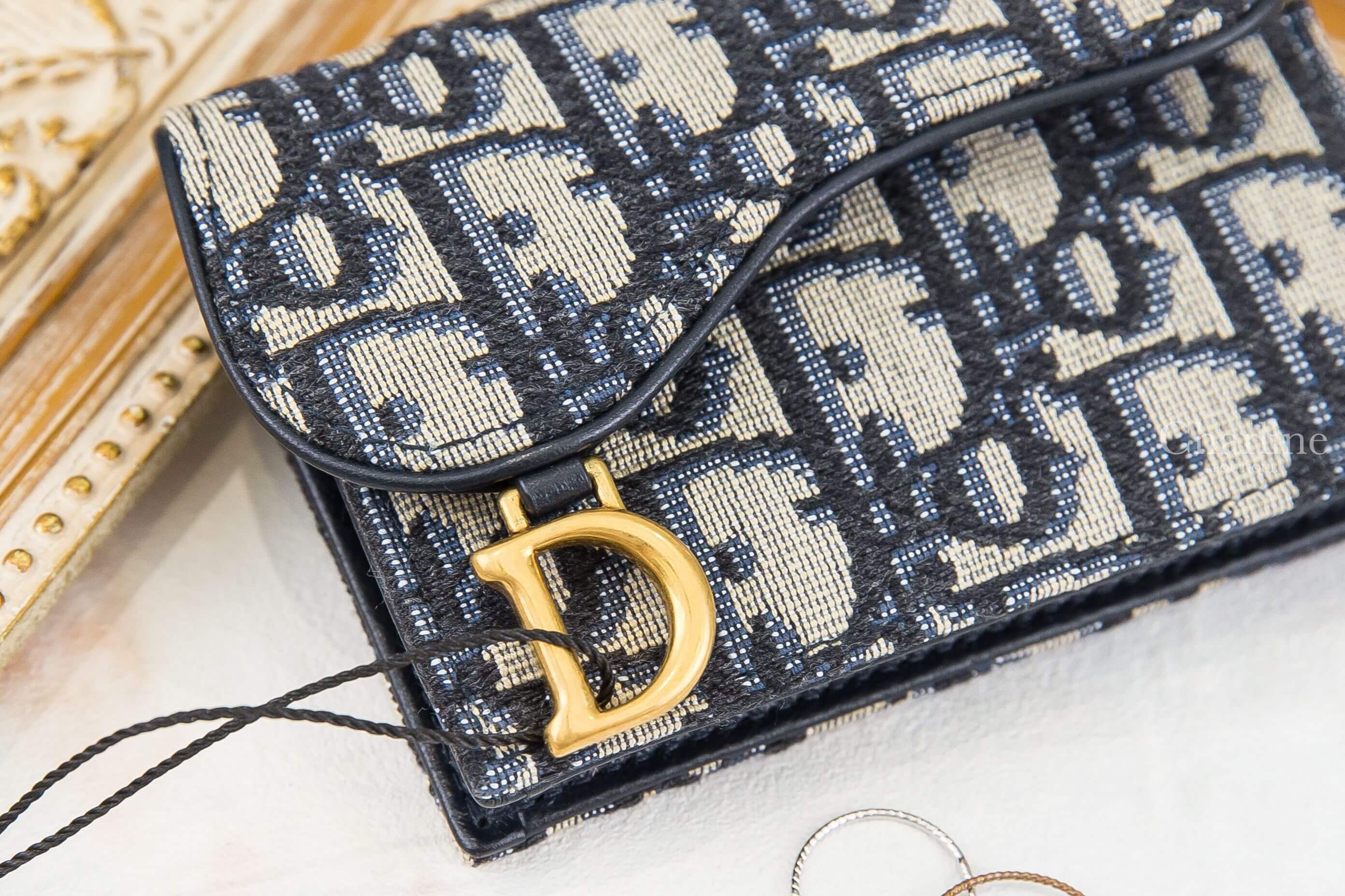 Dior Saddle Flap Card Holder 深藍色D金飾釦式復古小牛皮帆布馬鞍卡片夾
