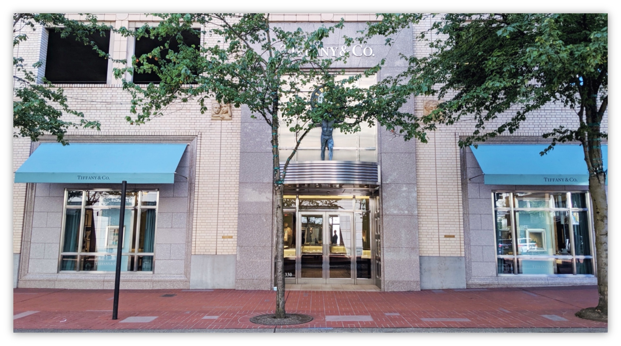 Tiffany蒂芬妮實體店門