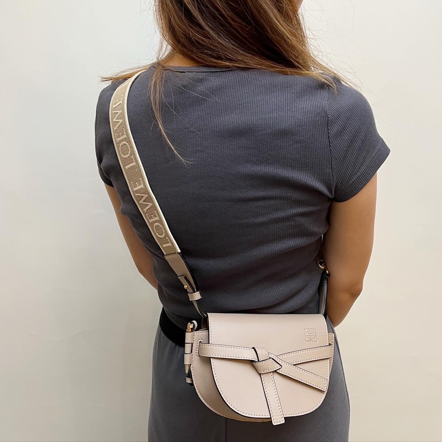 【超美品】ロエベ　ゲートデュアルバッグミニ　サンド LOEWEロエベゲートデュアルバッグスモールサンドショルダー [新品