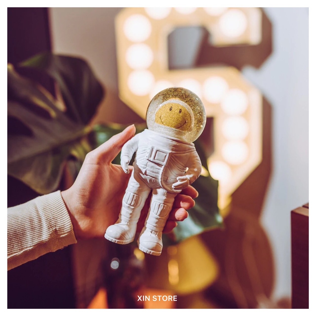 【現貨】DONKEY x SMILEY 50週年聯名款 造型水晶球 太空人