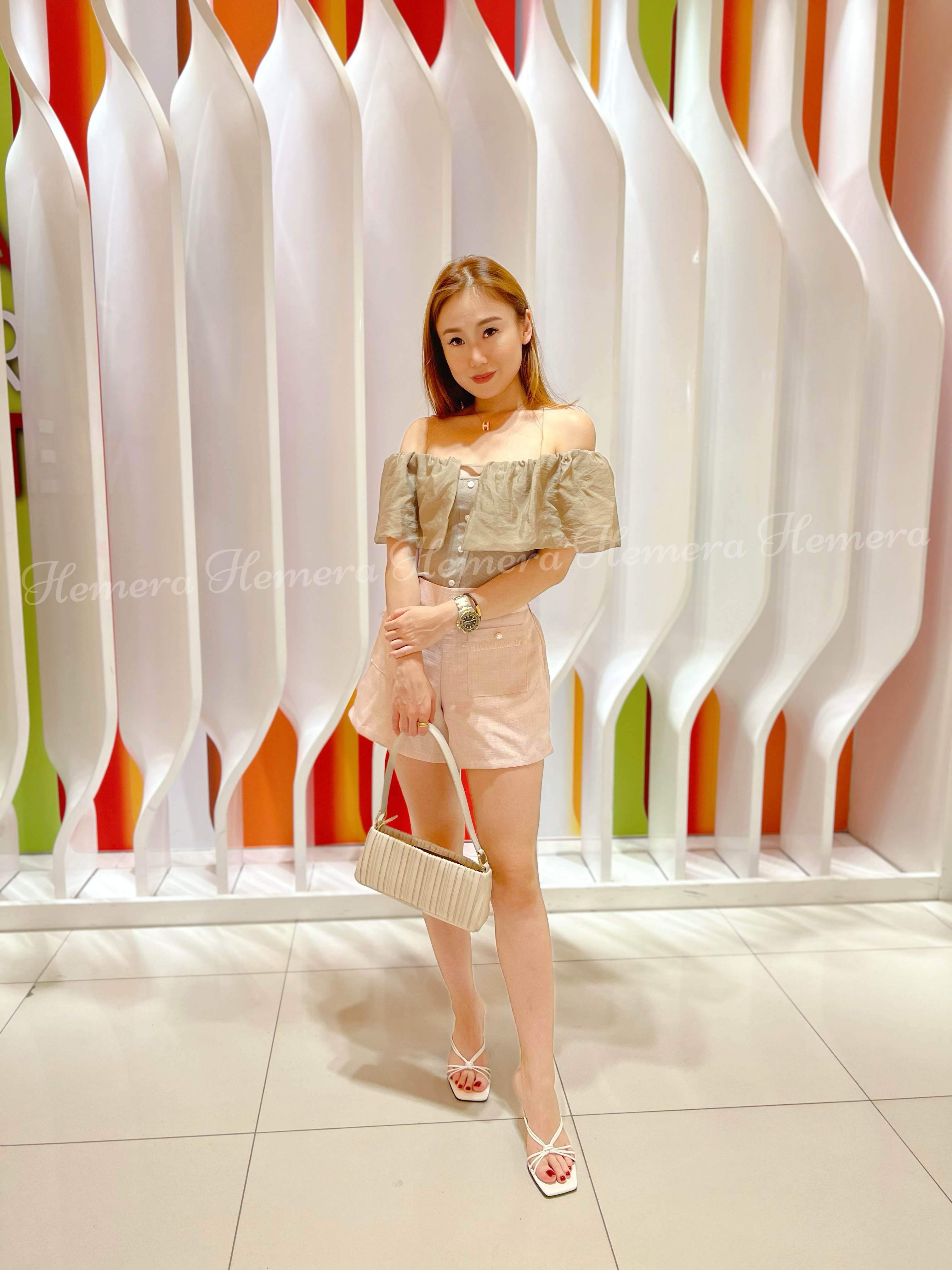 Cloudy Off-shoulder Top TP22S0837