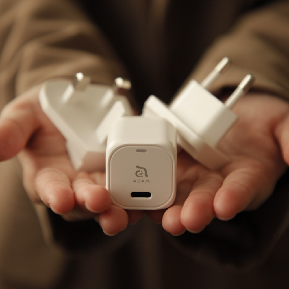 OMNIA P3 USB-C 33W Compact Wall Charger