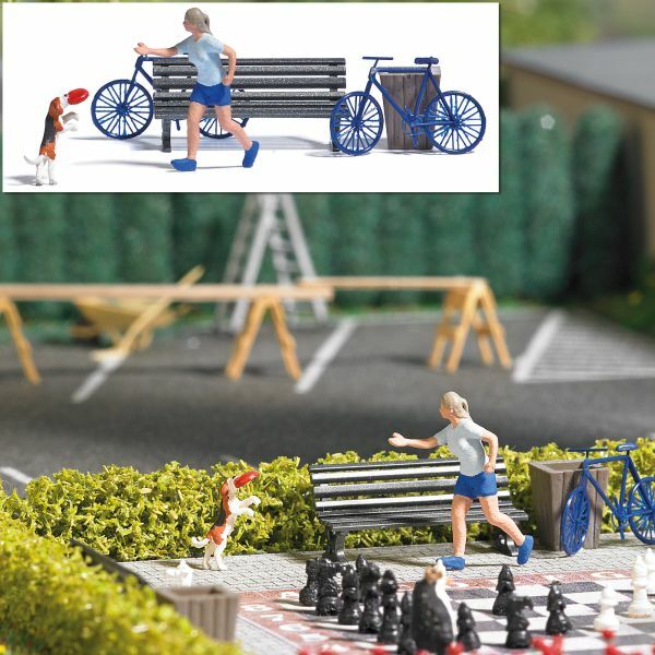 Busch 7899 HO規 Frisbeespiel mit Hund 與狗玩飛盤的人