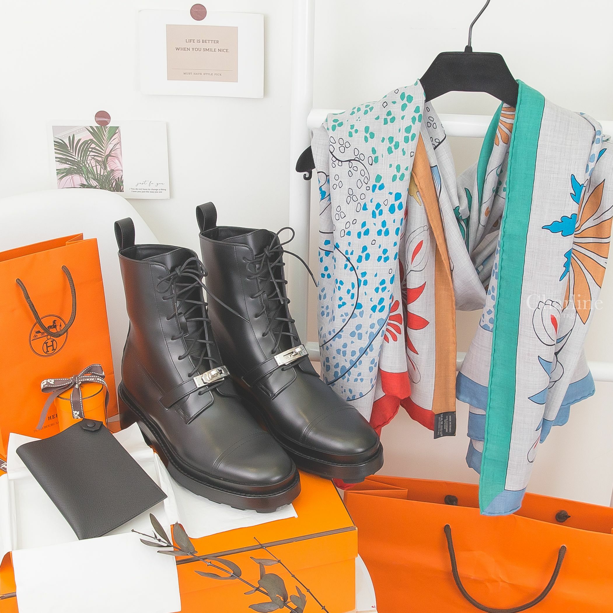 Hermès Funk Ankle Boot 黑色銀釦牛皮低跟踝靴,Hermès Passport 黑色護照夾,Hermès Shawl 140 灰色/藍色/石榴紅花豹喀什米爾真絲披肩-Charline Boutique 精品代購