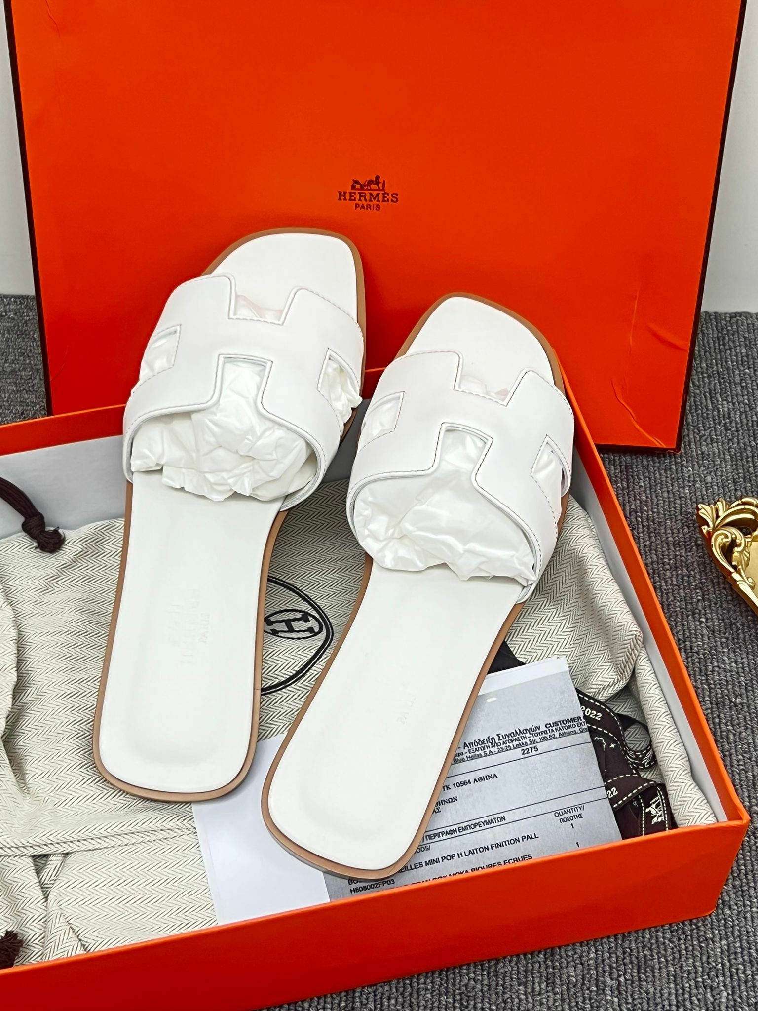 全新HERMES拖鞋 37碼 平底 白色牛皮Oran sandal #BRAND NEW #香榭站正品