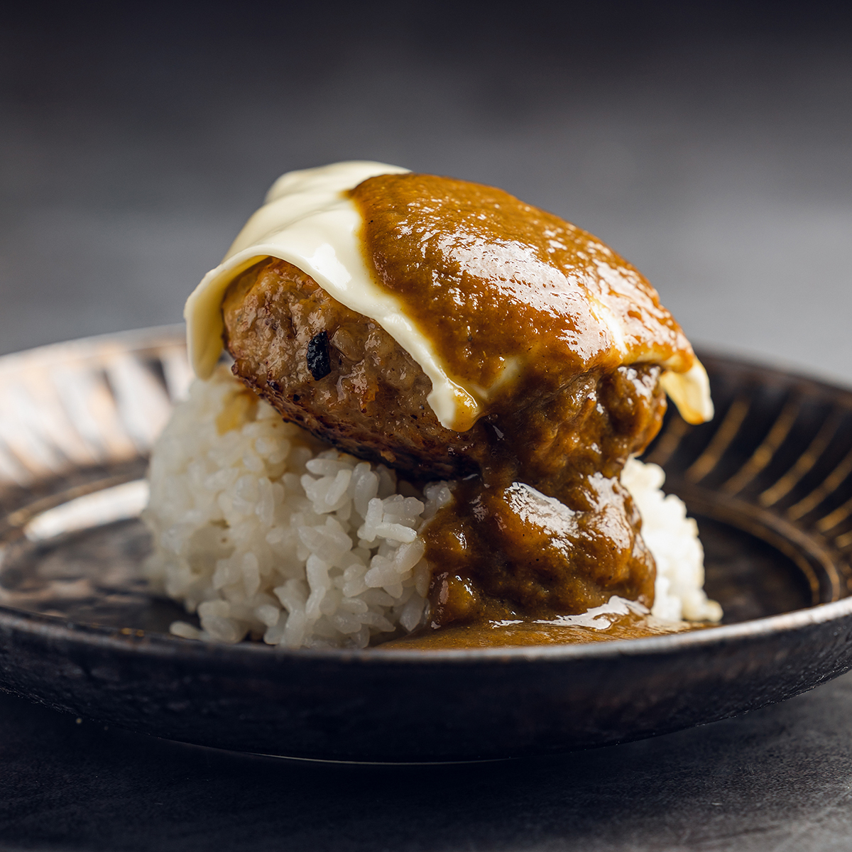 黑魂咖哩佐星級焦糖洋蔥漢堡排｜名廚家常菜