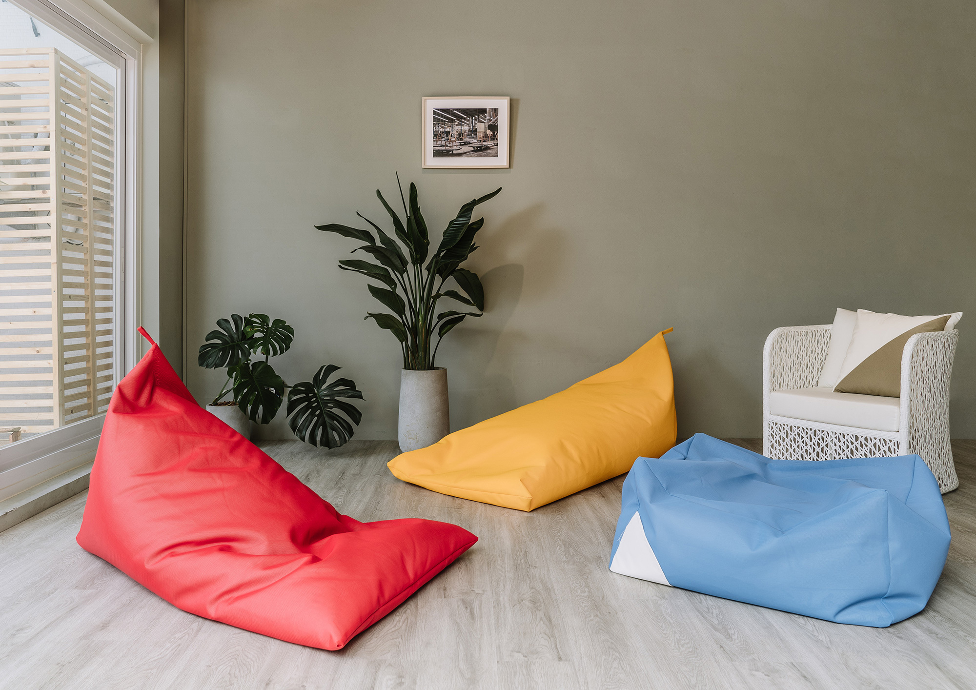 放鬆舒壓 棉花糖Marshmallow — Banana、Chili、Cube 戶外懶骨頭 有BANANA、CHILI、CUBE三種款式 隨著姿勢變化形狀與身體融合為一