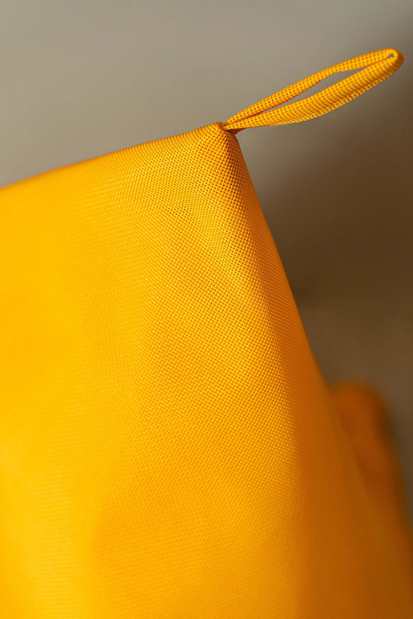 Sling重網格布料 耐氣候、不脫色、不破裂，透氣且涼爽