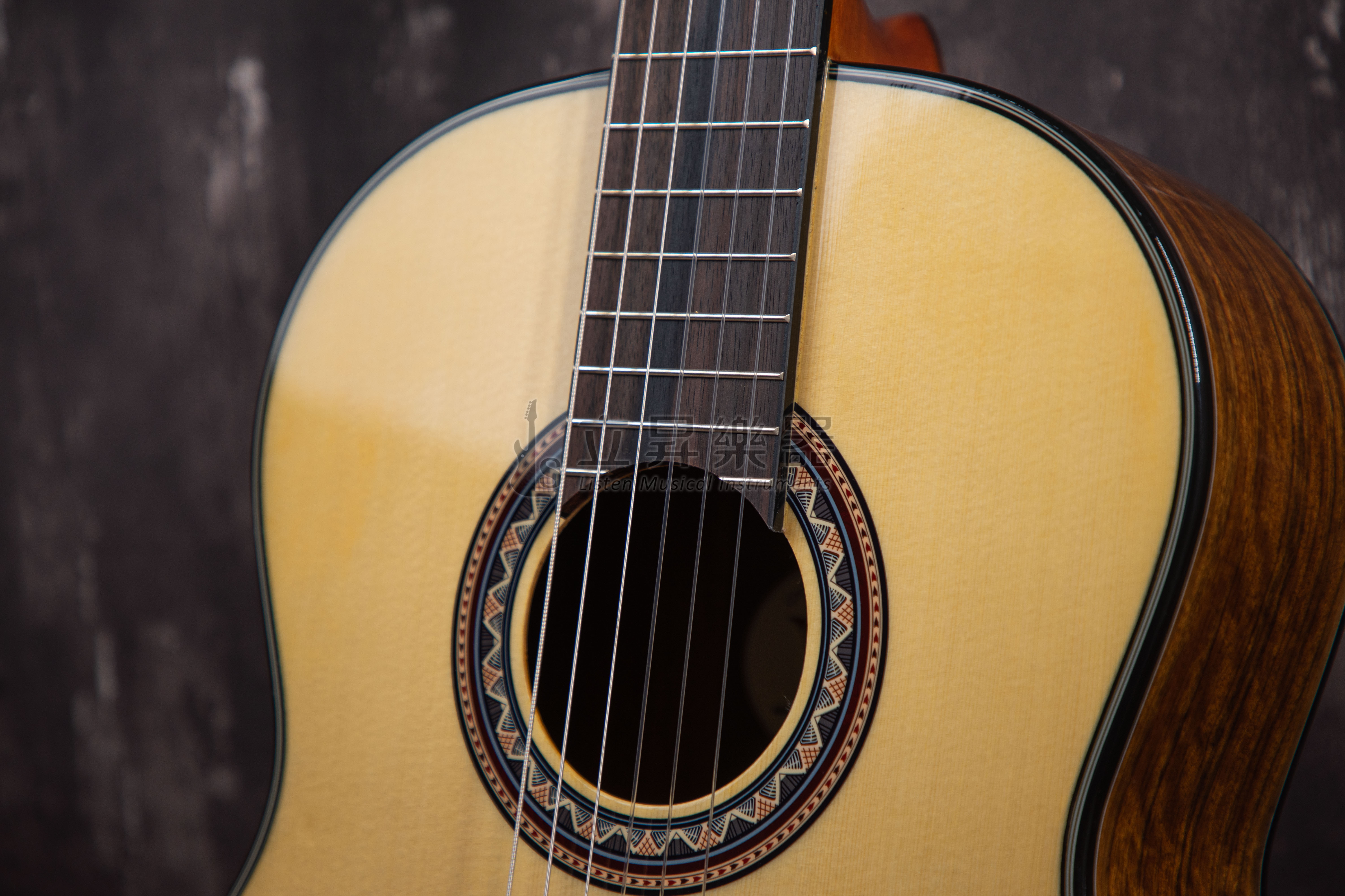 Valencia VC564 39吋 亮面 古典吉他 雲杉木面板 胡桃木側背板 烏木指板 第 4 張圖片｜三峽吉他 / Bass