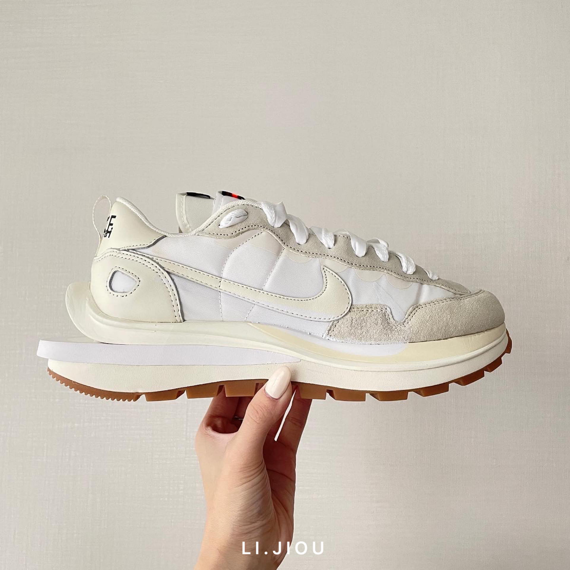 Nike x sacai VaporWaffle 奶白