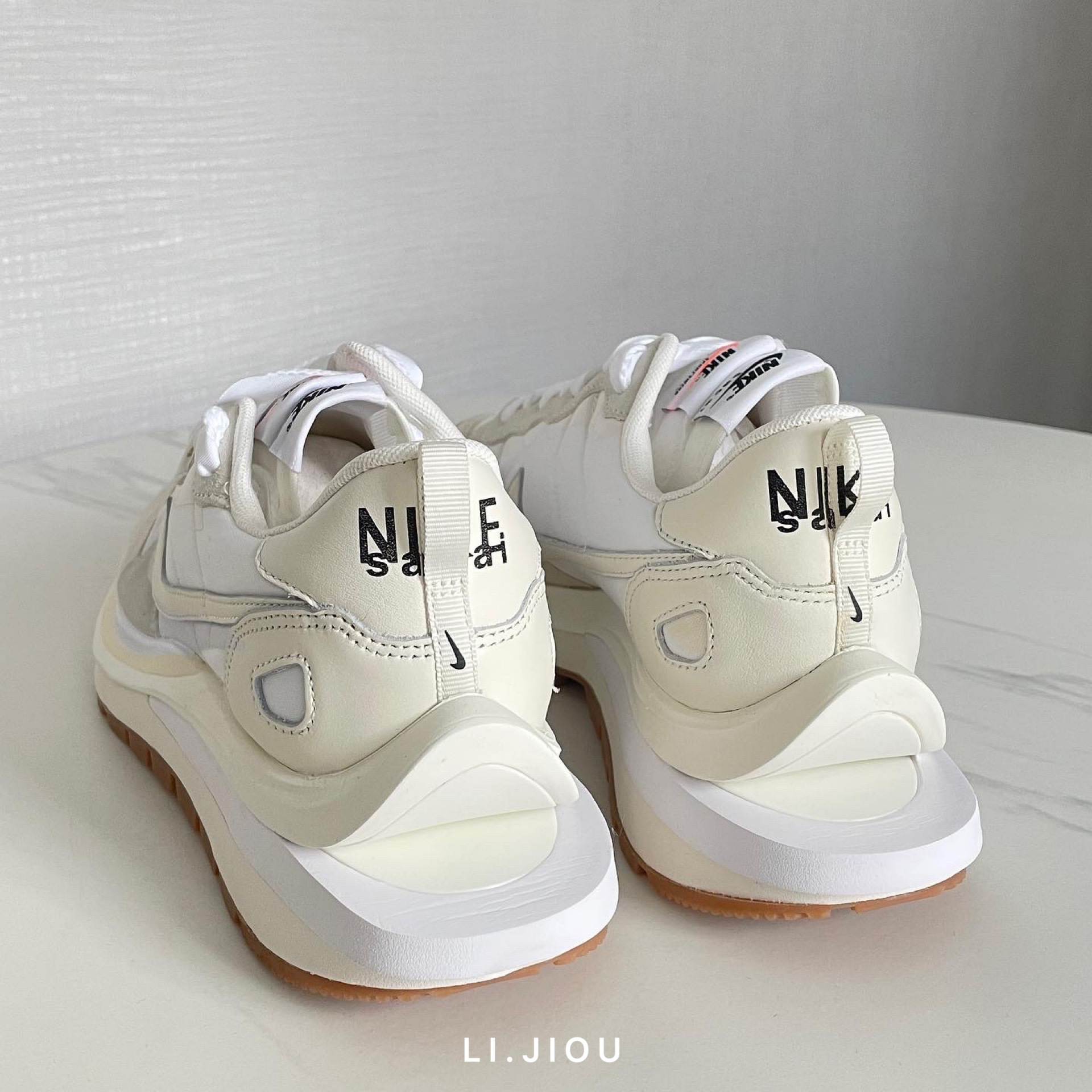 Nike x sacai VaporWaffle 奶白