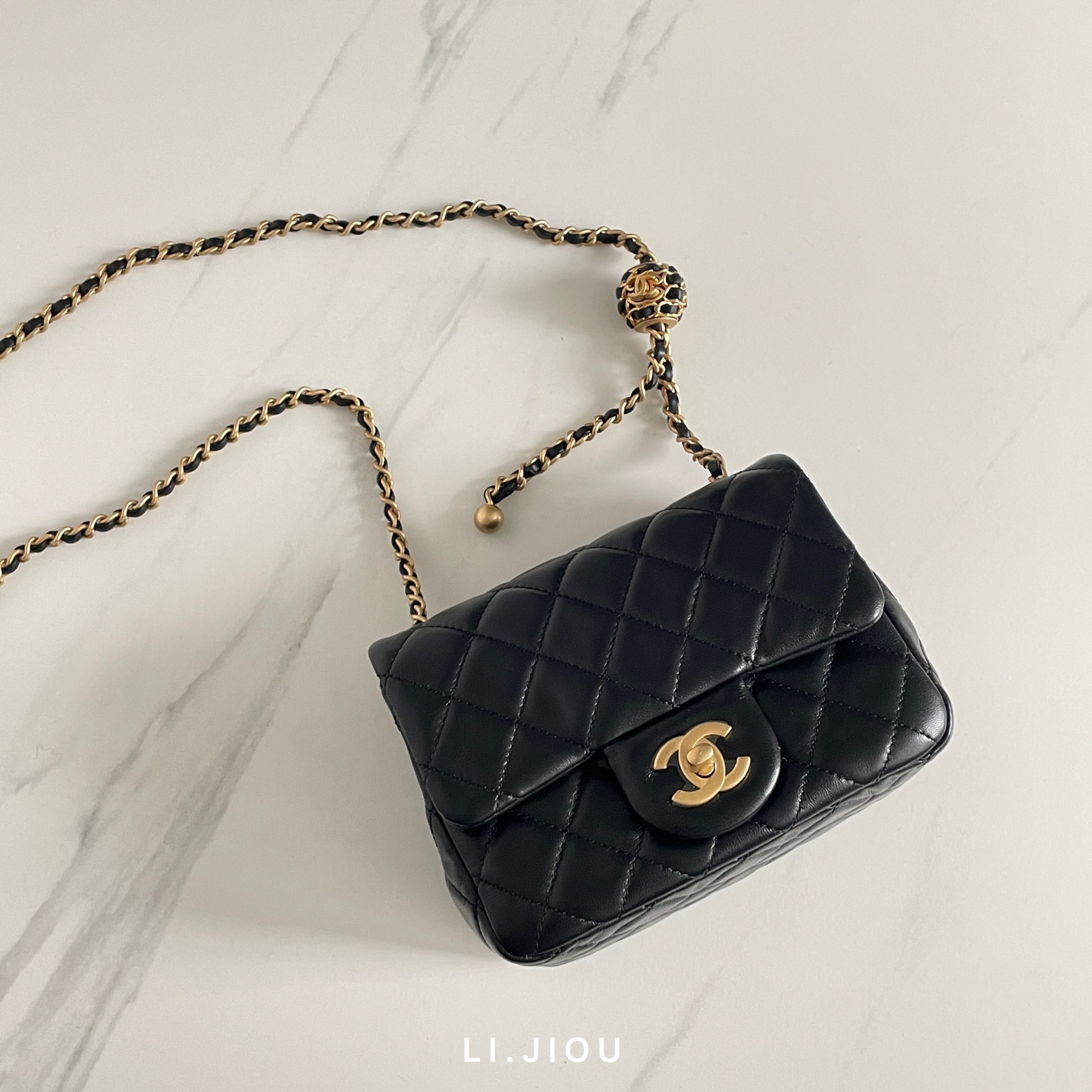 Chanel 黑金方胖 核桃金球