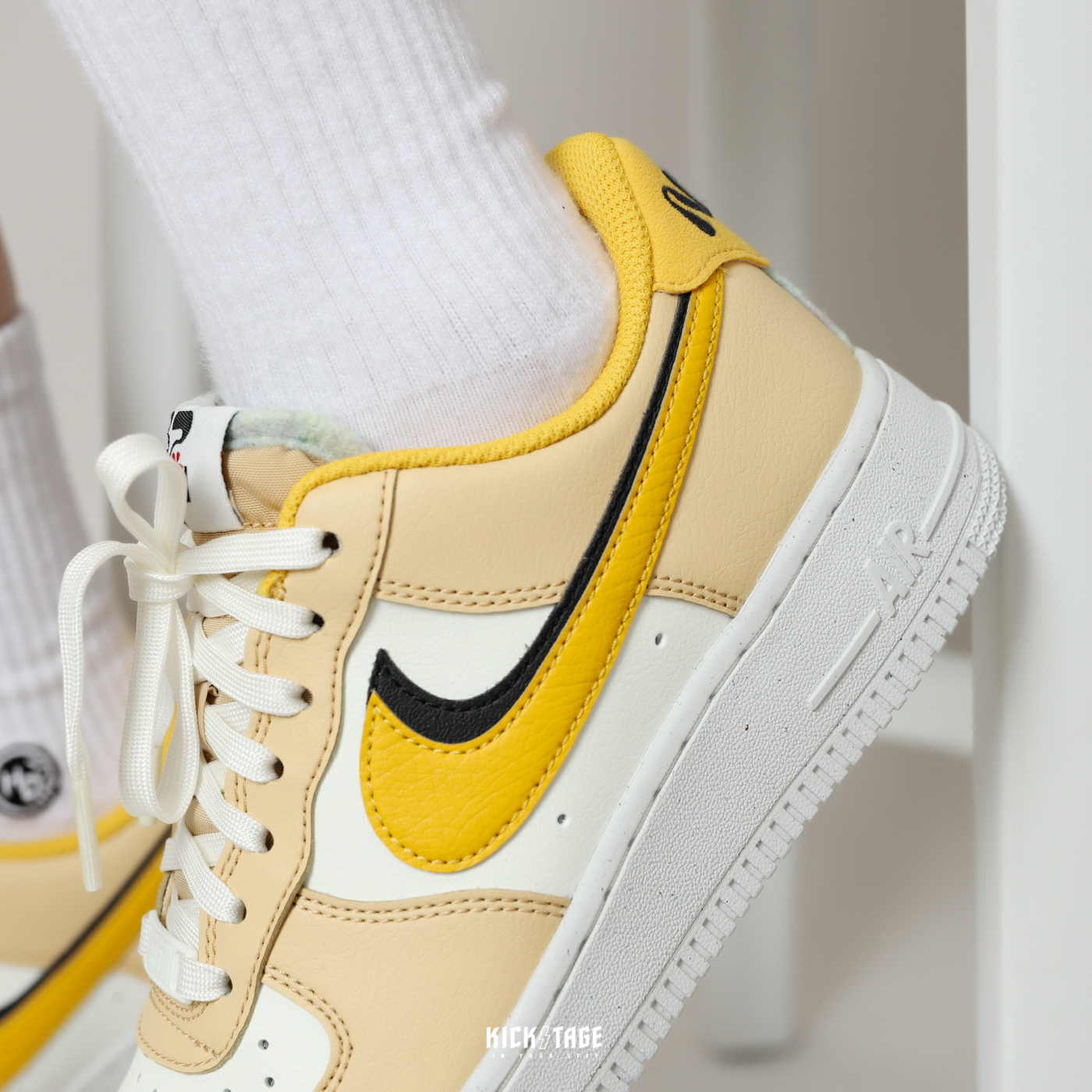 **特價商品售出不退換**女鞋 NIKE AIR FORCE 1 07 LX 白黃黑 雙勾 影子 焦糖底 復古 環保材質 AF1【DX6065-171】25SALE