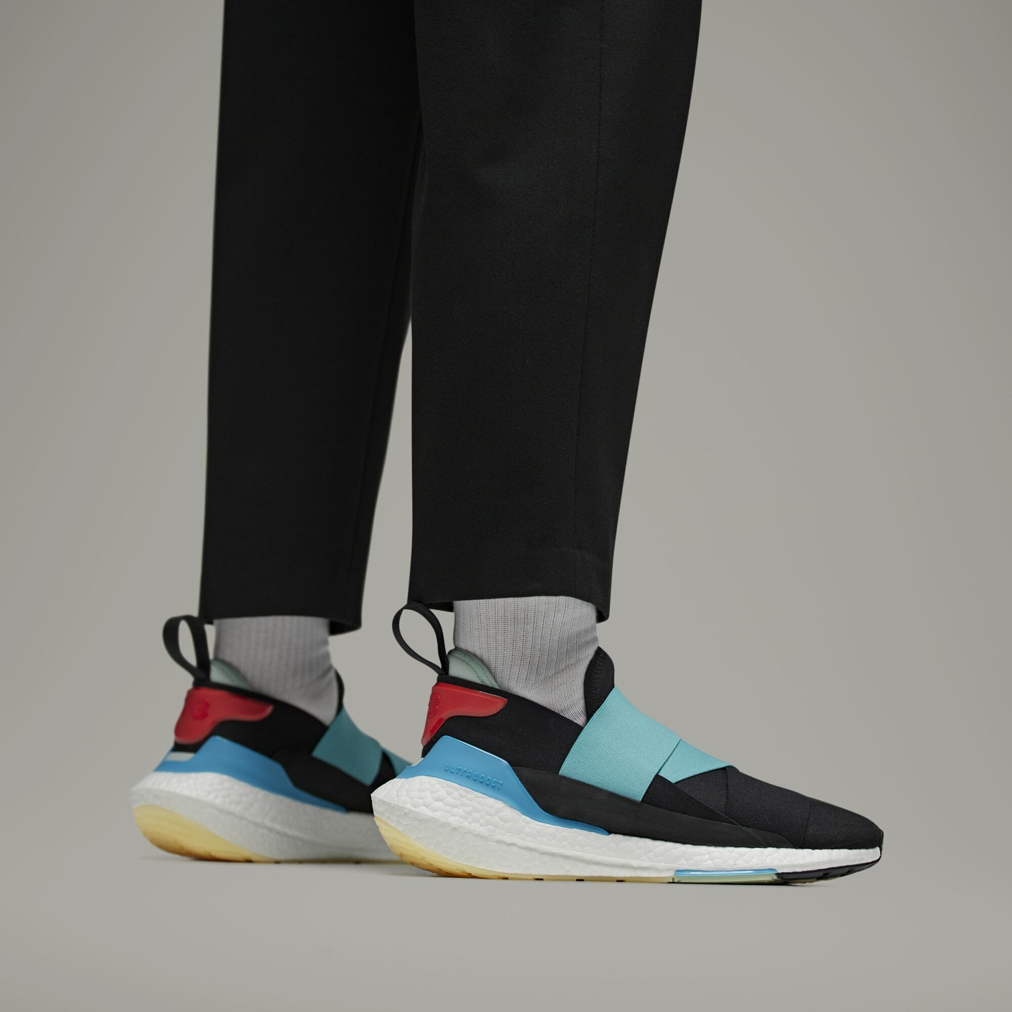 【 Y-3 ULTRABOOST 22 頂級鞋款 - 黑藍 】