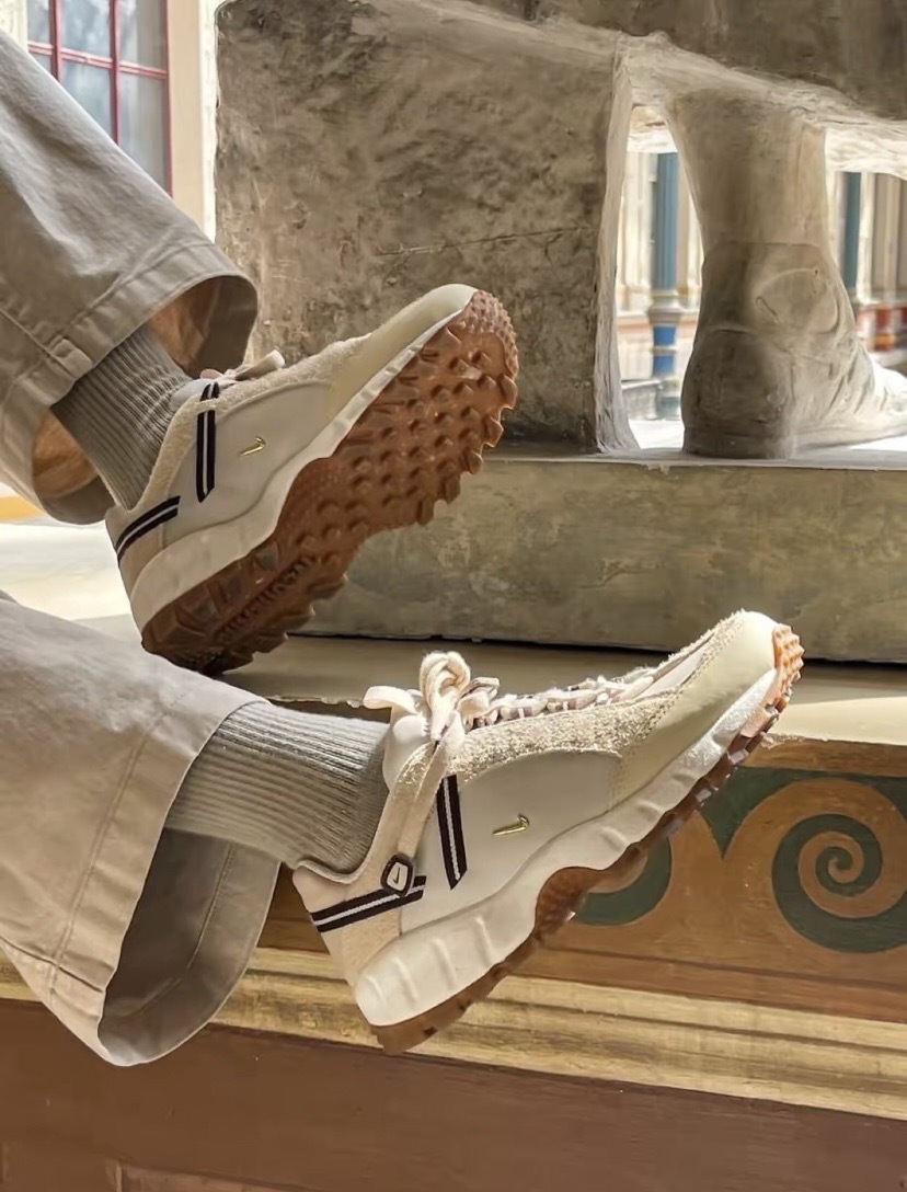 Nike x Jacquemus Air Humara LX 麥芽白