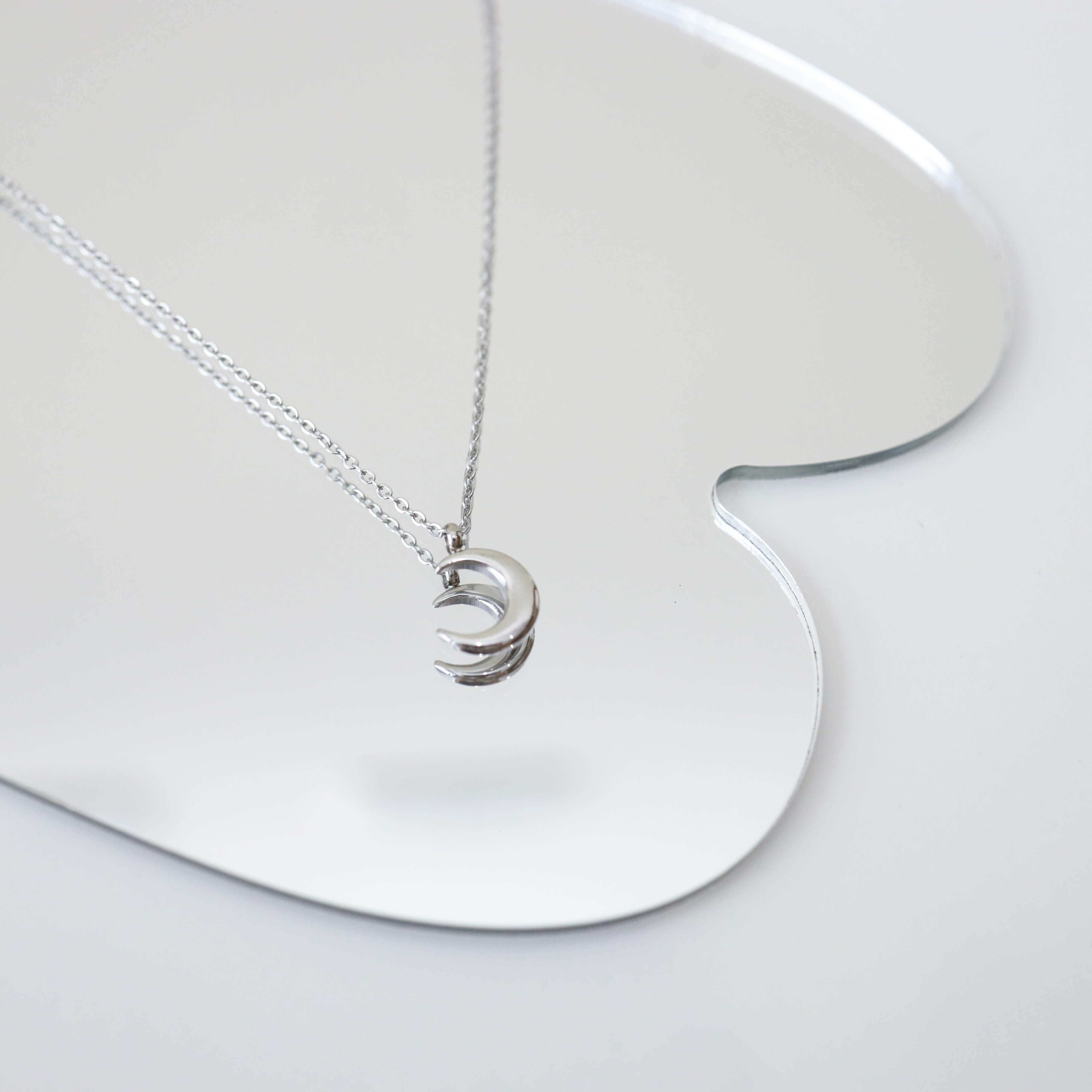 不怕水經典月亮造型項鍊