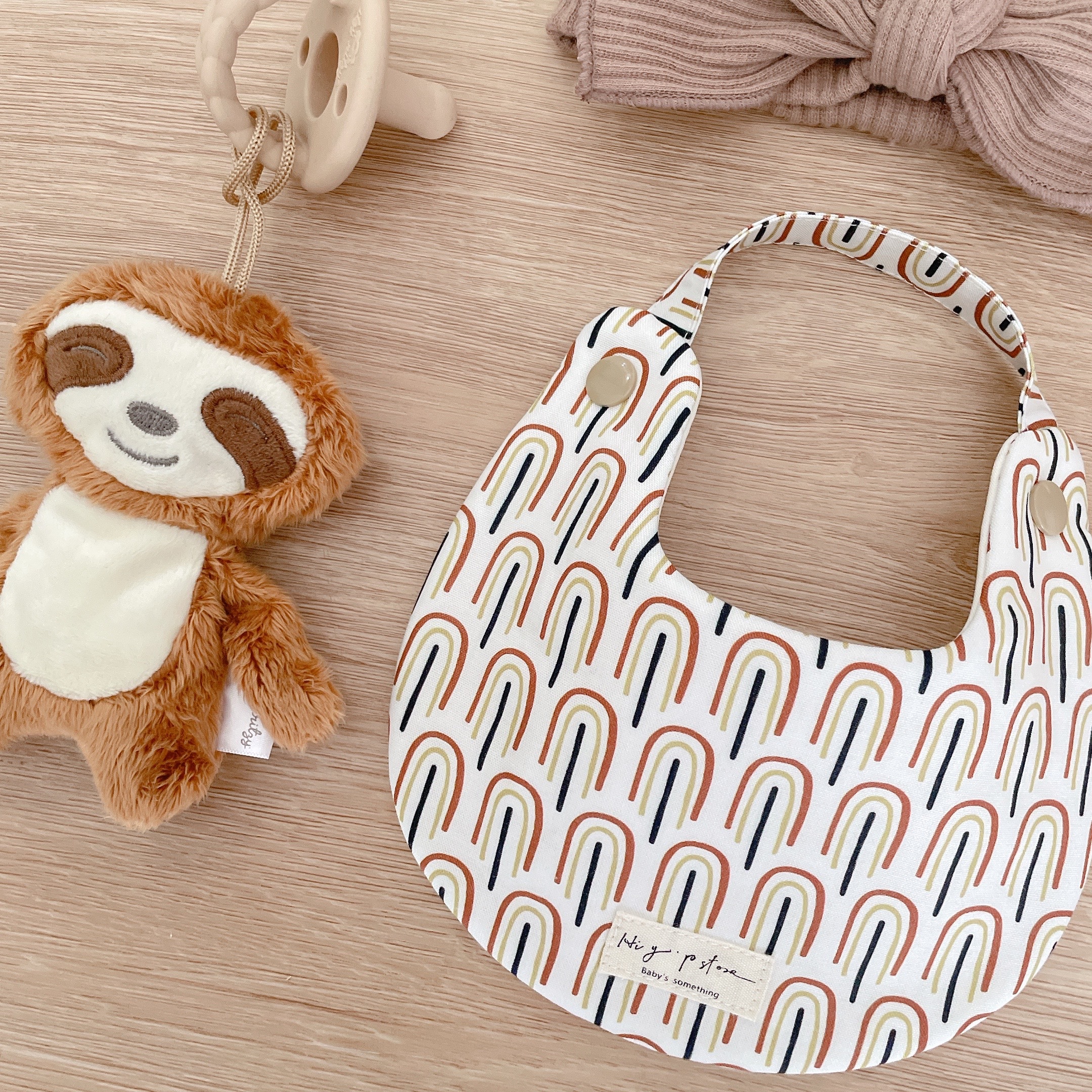 Hi Y.P store-手作圍兜-彩虹圖騰