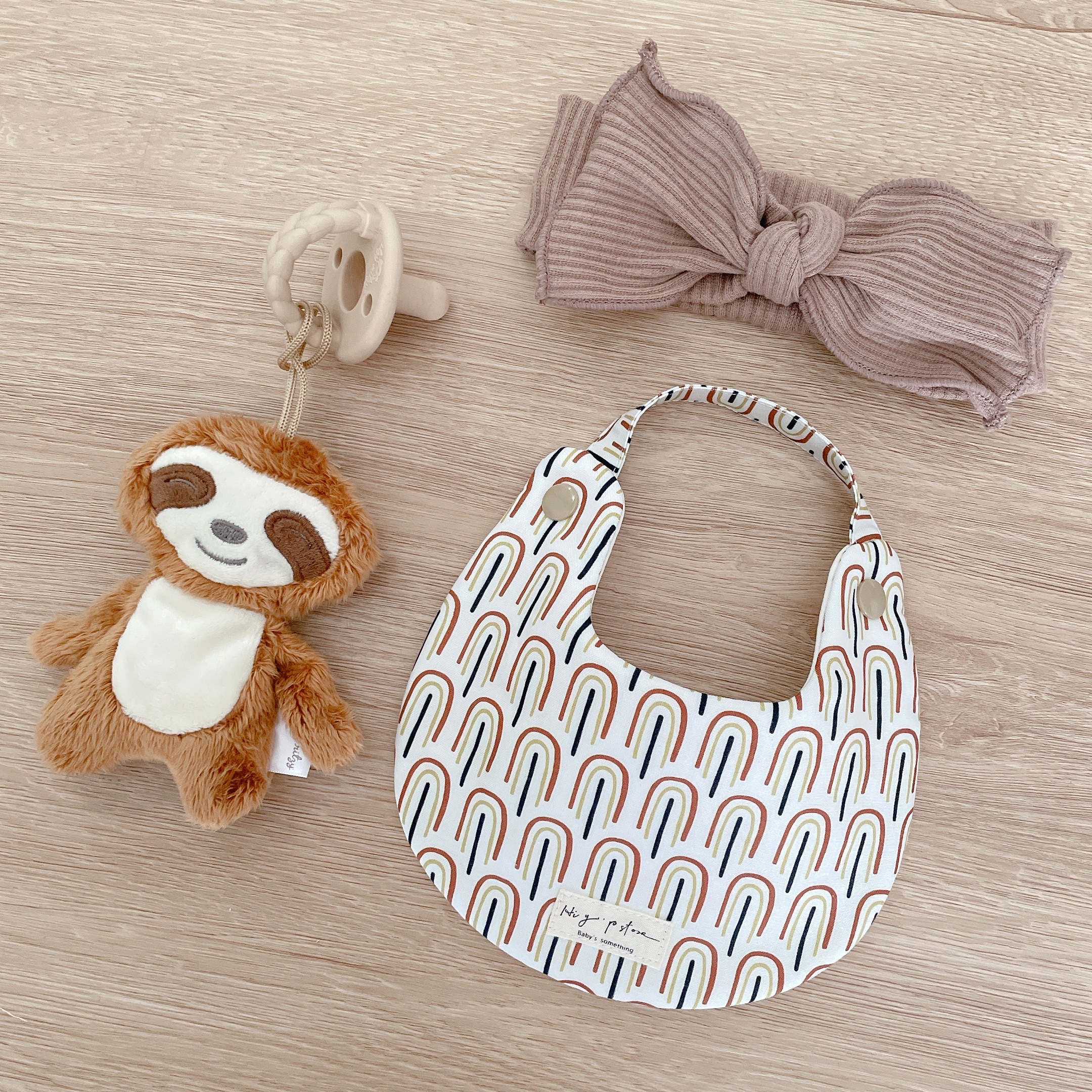 Hi Y.P store-手作圍兜-彩虹圖騰