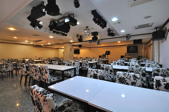 【礁溪】帥王溫泉大飯店 餐廳座位區環境