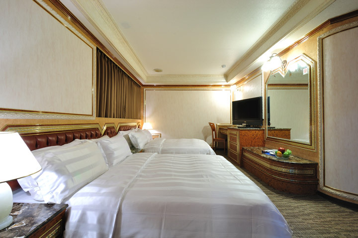 【礁溪】帥王溫泉大飯店 溫馨四人房全景