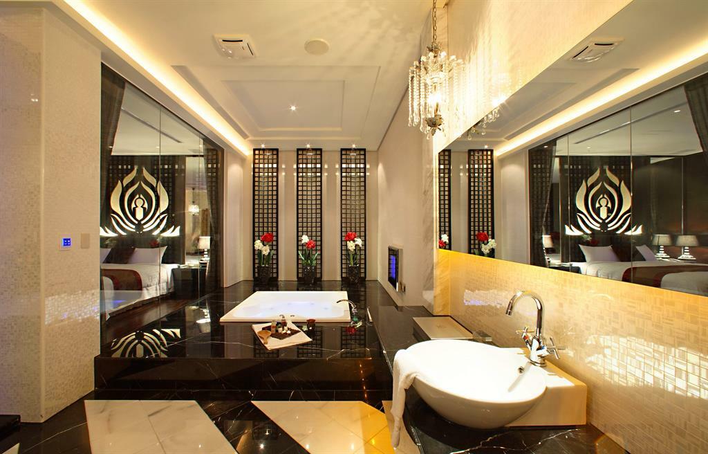 【彰化】桂冠汽車旅館 桂冠房浴間全景