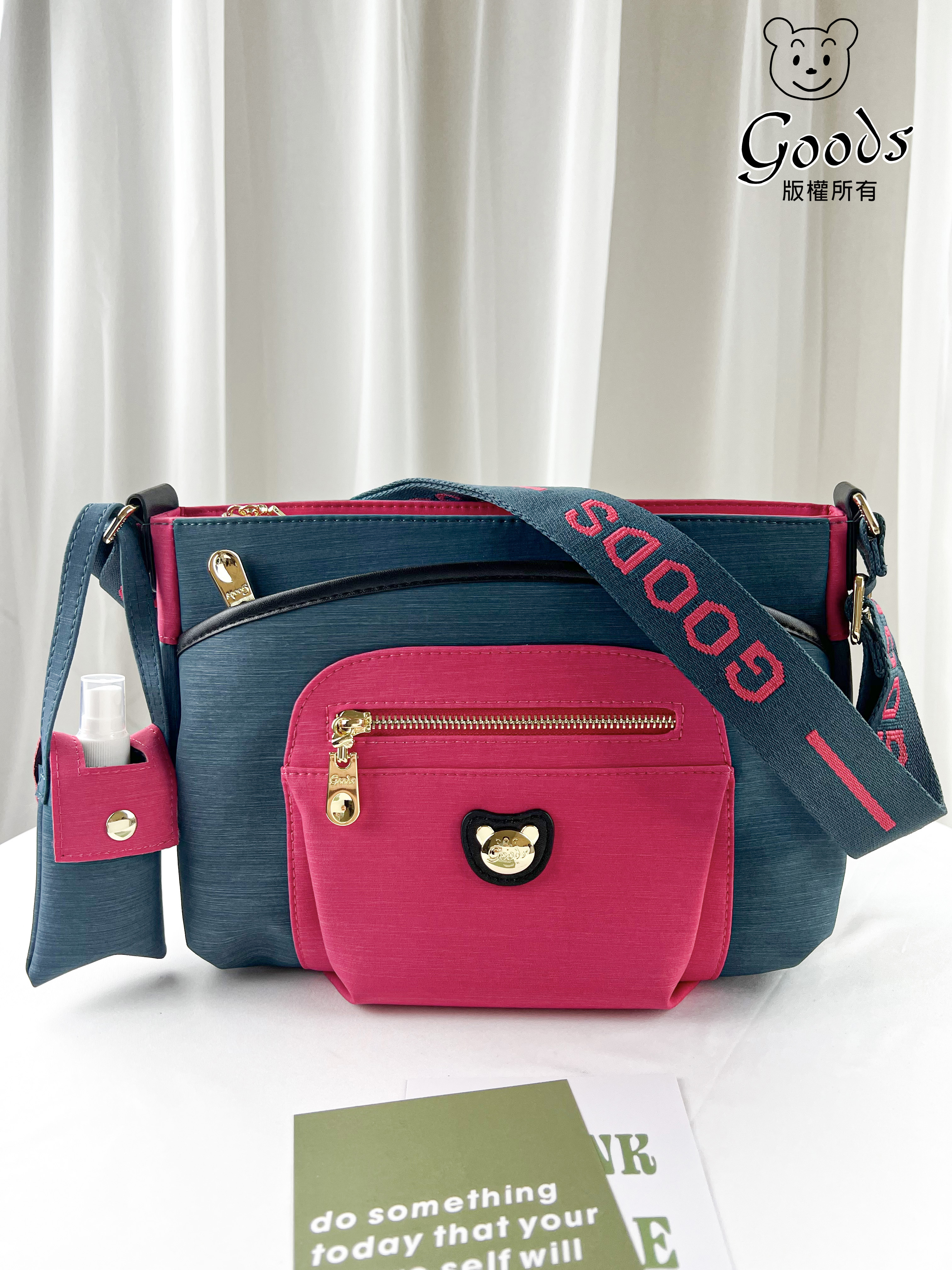 GOODS 綠桃拼色 防潑水側背包 附酒精保護套+酒精瓶 #2237